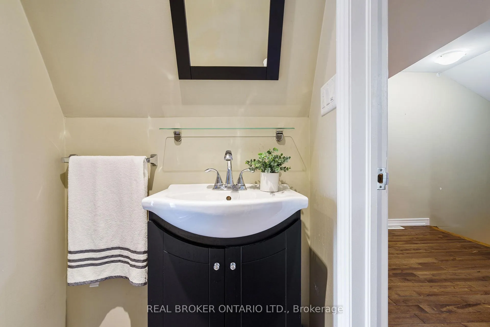 Photo 24 of 232 Wellington Street N, Hamilton, Beasley — HOMEH