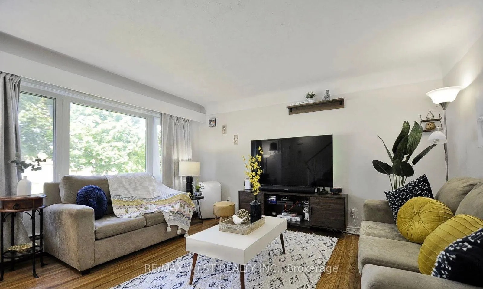 Photo 3 of 442 Highland Road E, Kitchener — HOMEH