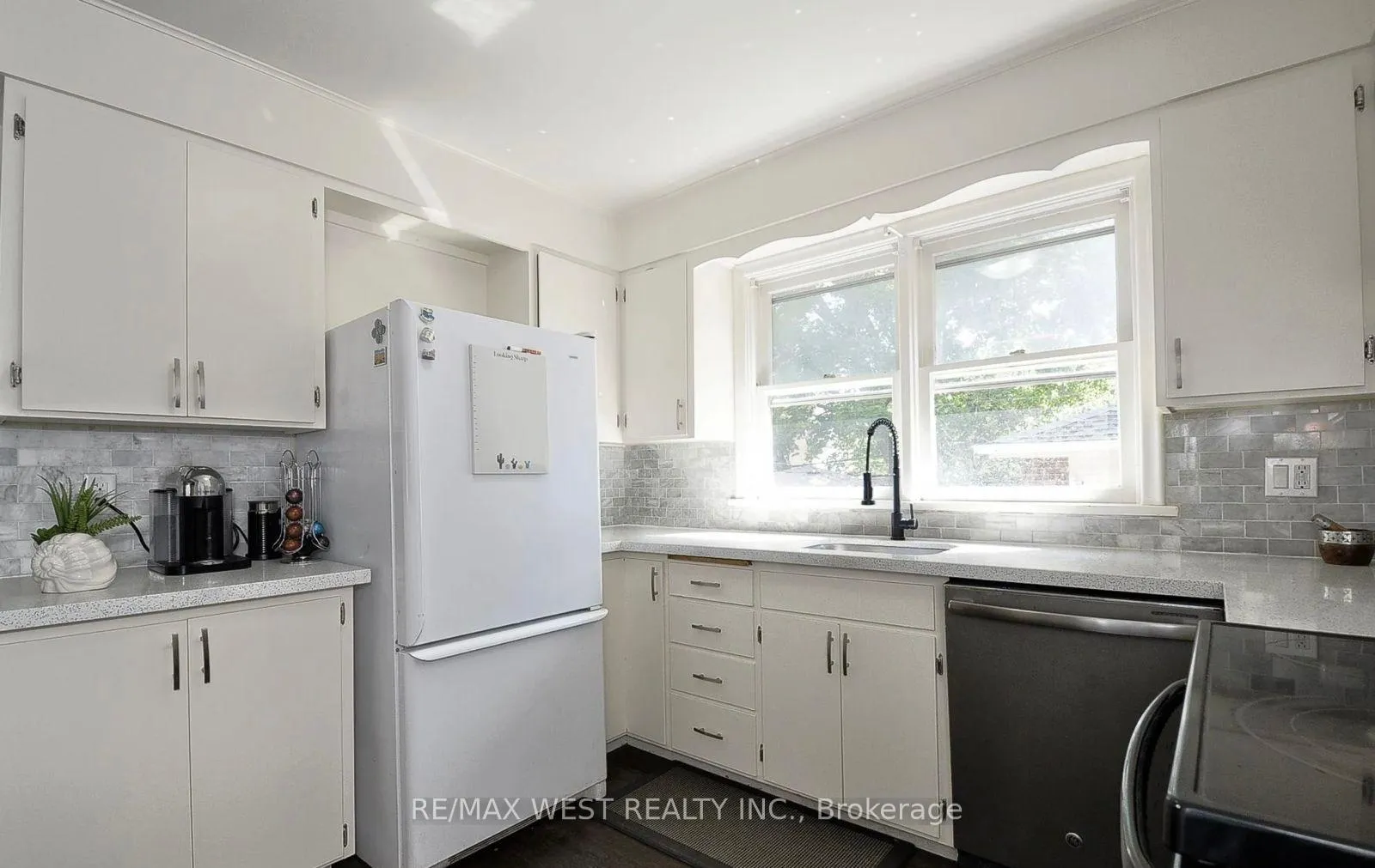 Photo 8 of 442 Highland Road E, Kitchener — HOMEH