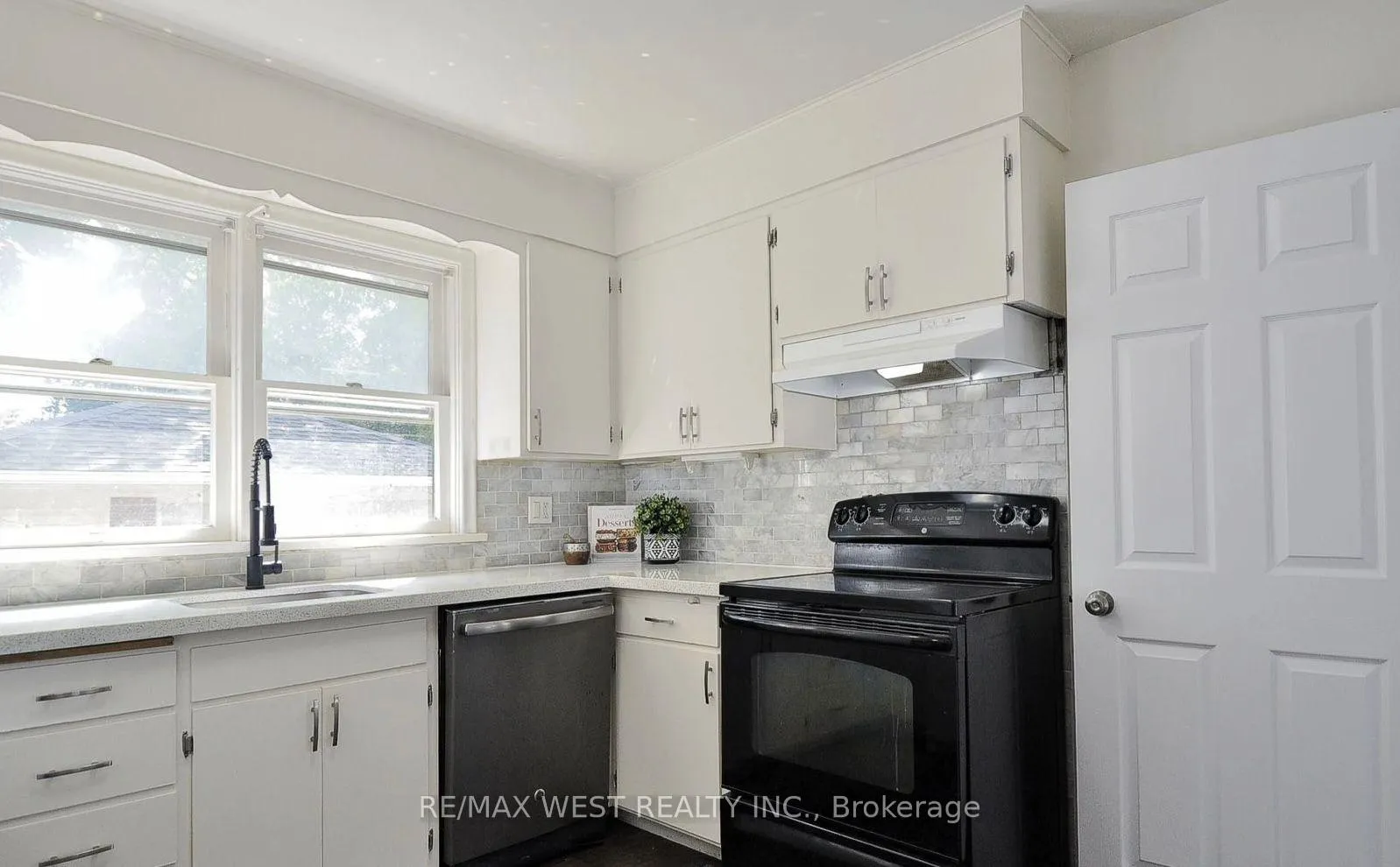 Photo 9 of 442 Highland Road E, Kitchener — HOMEH