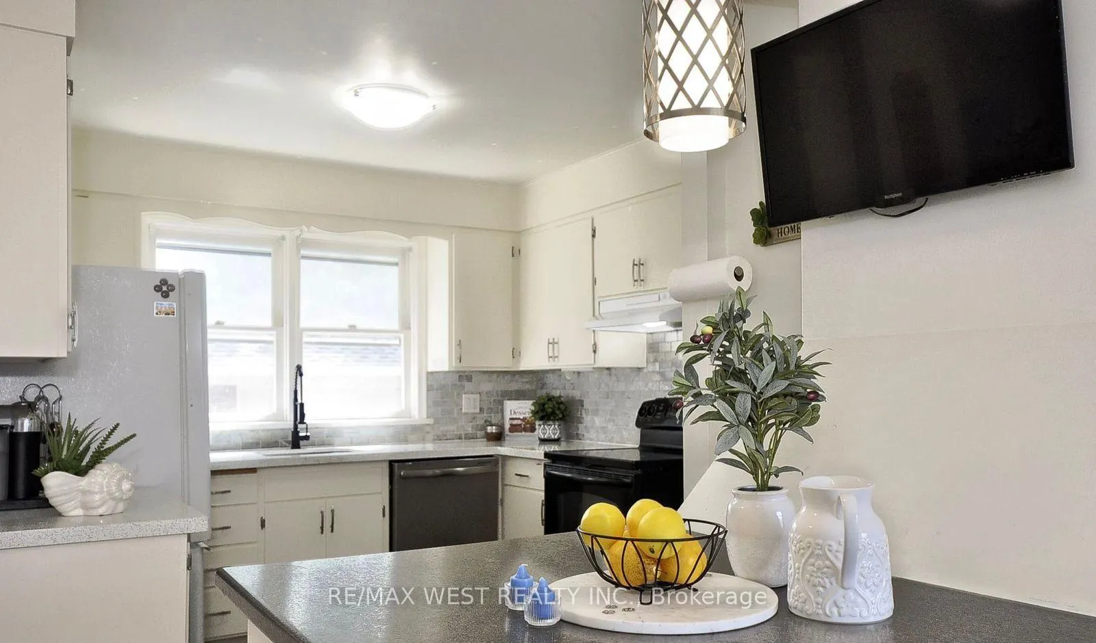 Photo 11 of 442 Highland Road E, Kitchener — HOMEH