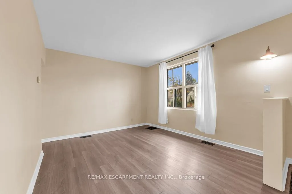 Photo 4 of 34 Sumach Street, Hamilton, McQuesten — HOMEH