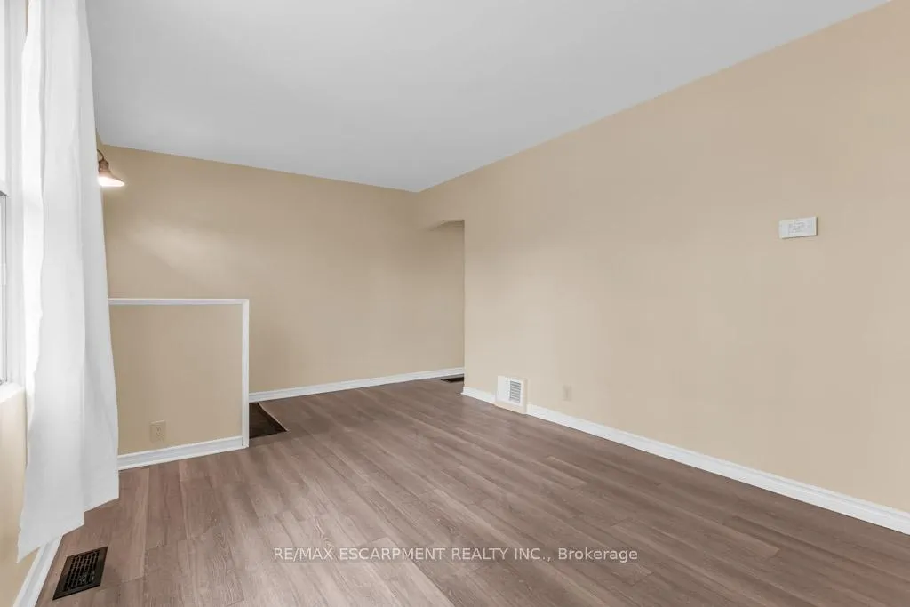 Photo 5 of 34 Sumach Street, Hamilton, McQuesten — HOMEH