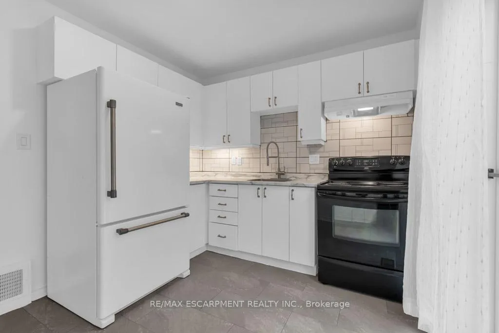 Photo 6 of 34 Sumach Street, Hamilton, McQuesten — HOMEH
