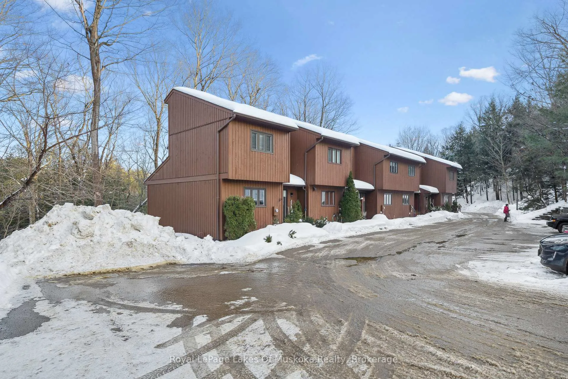 Front of 87 Southbank Drive