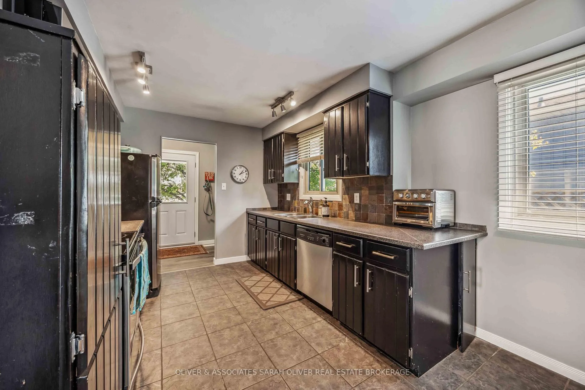 Photo 14 of 1961 Winslow Crescent, Sarnia — HOMEH