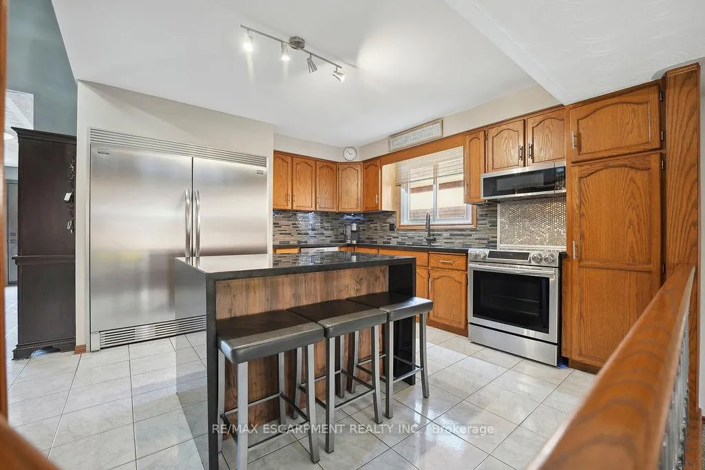 Photo 11 of 15 Presidio Drive, Hamilton, Randall — HOMEH
