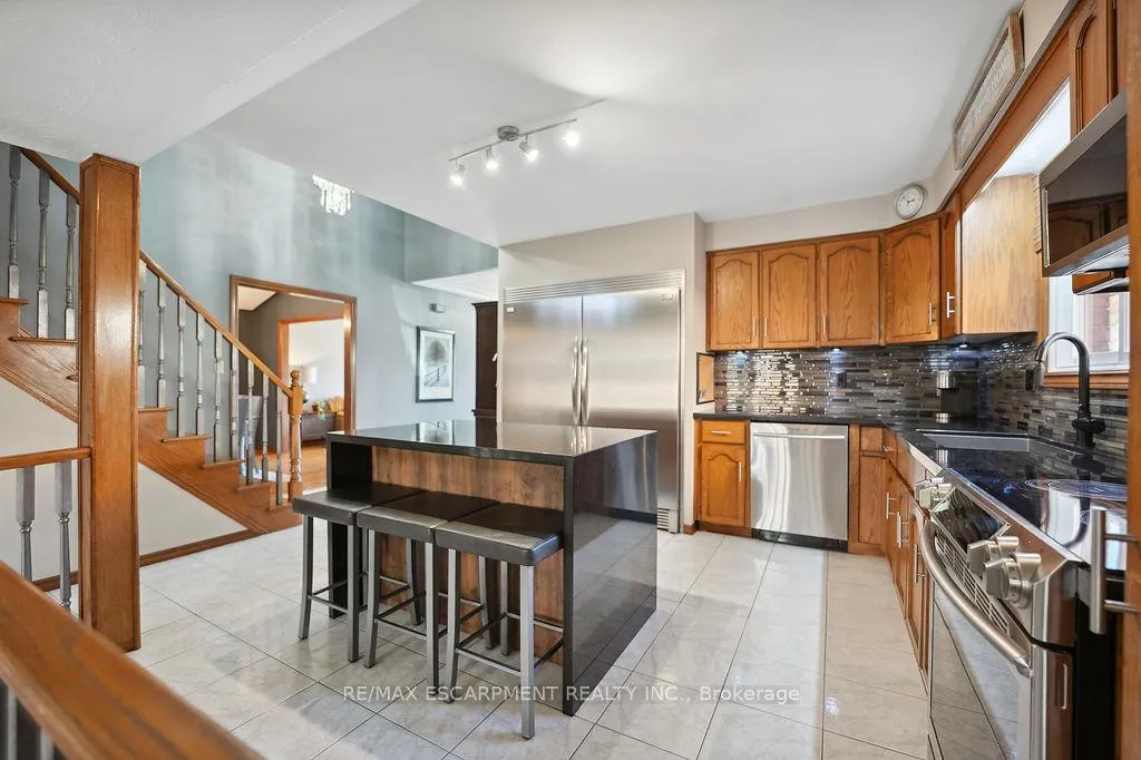 Photo 12 of 15 Presidio Drive, Hamilton, Randall — HOMEH