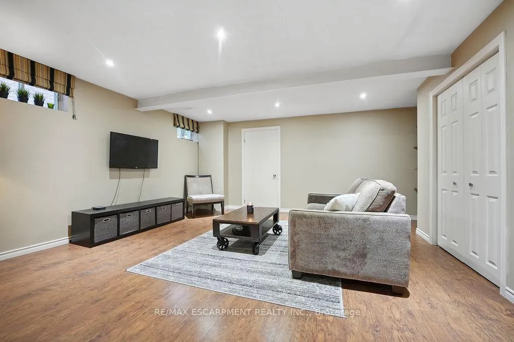 Photo 32 of 15 Presidio Drive, Hamilton, Randall — HOMEH