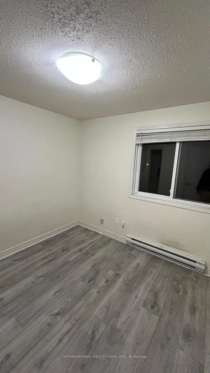 Photo 35 of 54 Hoskins Square, Brampton, Central Park — HOMEH