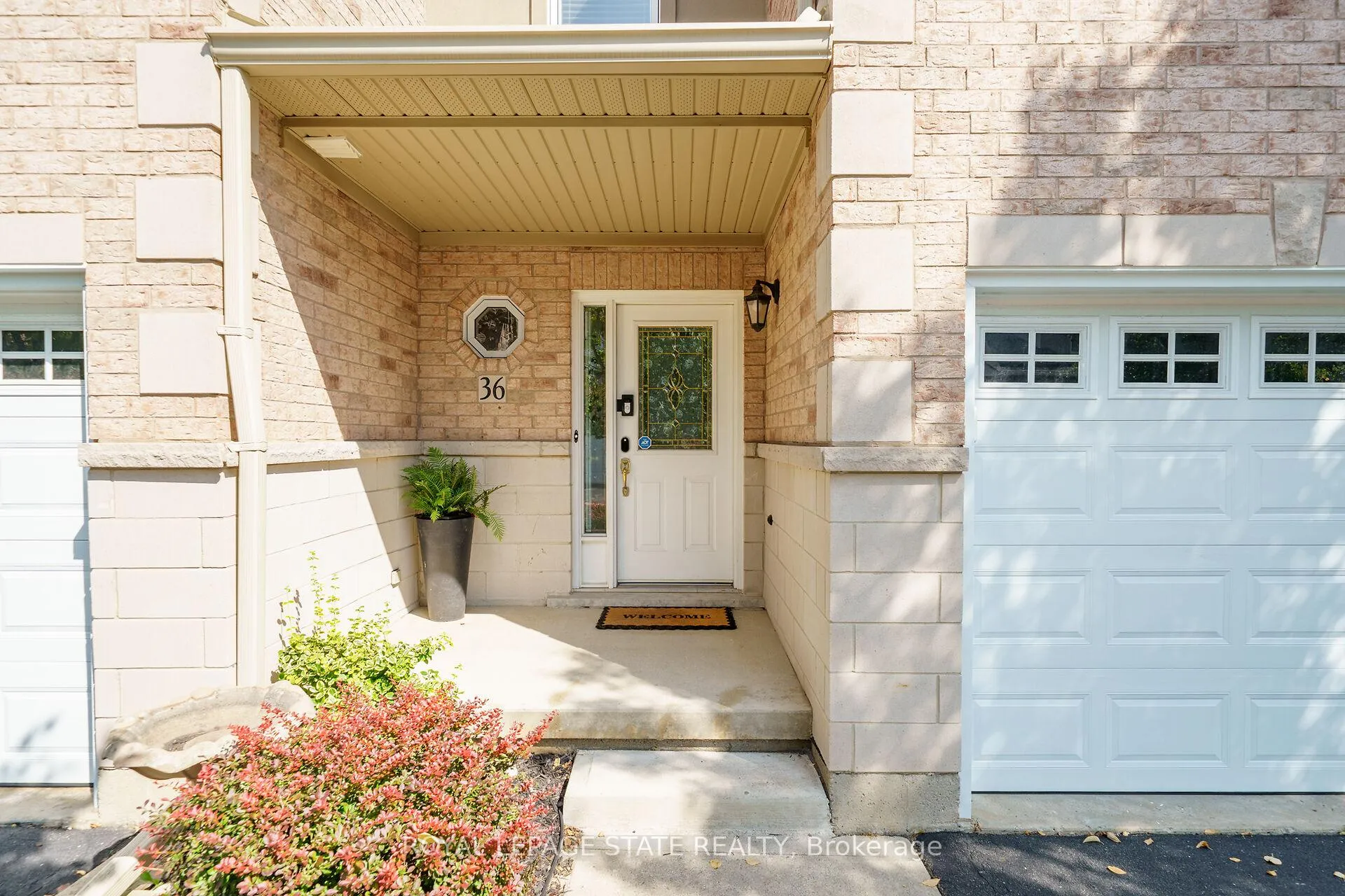 Photo 2 of Unit 36, 81 Valridge Drive, Hamilton, Ancaster — HOMEH