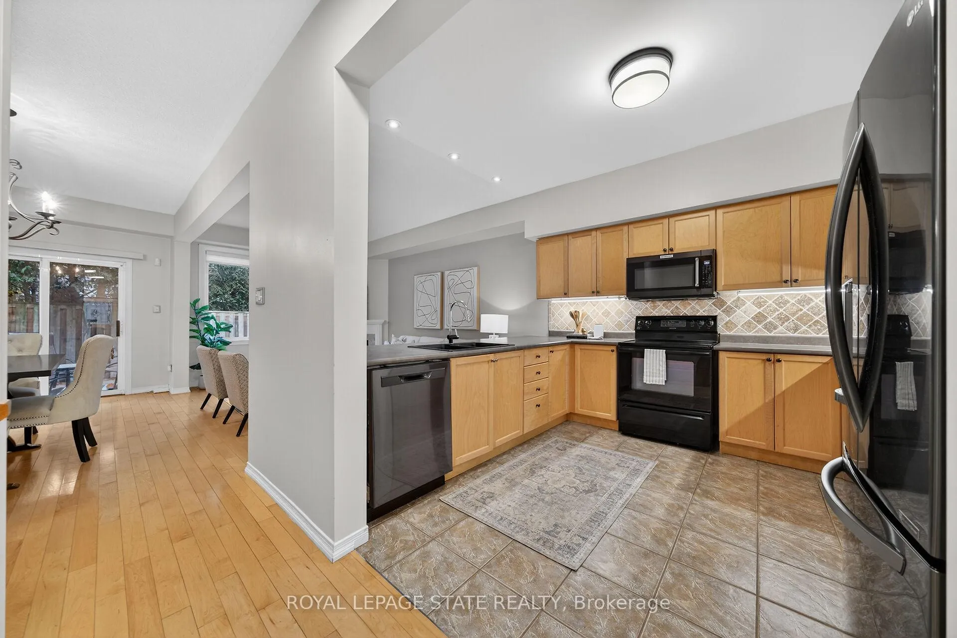 Photo 12 of Unit 36, 81 Valridge Drive, Hamilton, Ancaster — HOMEH