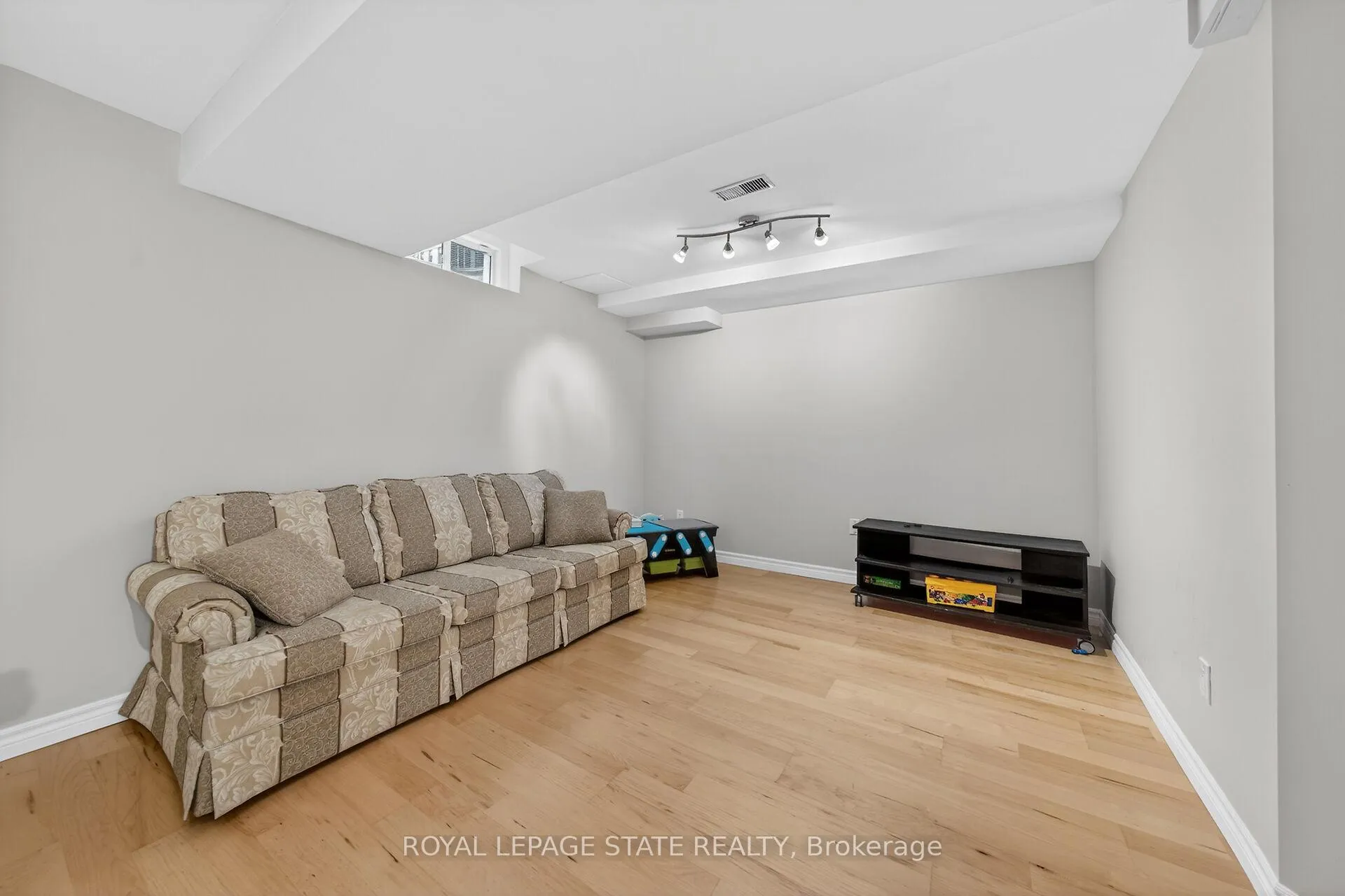 Photo 42 of Unit 36, 81 Valridge Drive, Hamilton, Ancaster — HOMEH