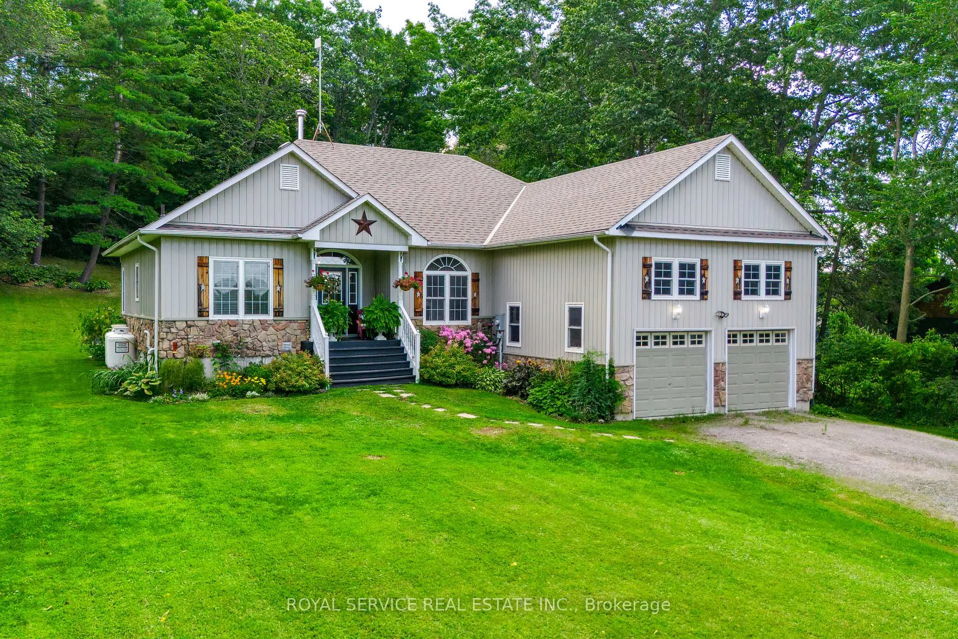 Photo 2 of 4549 Rice Lake Drive S, Hamilton Township, Rural Hamilton — HOMEH