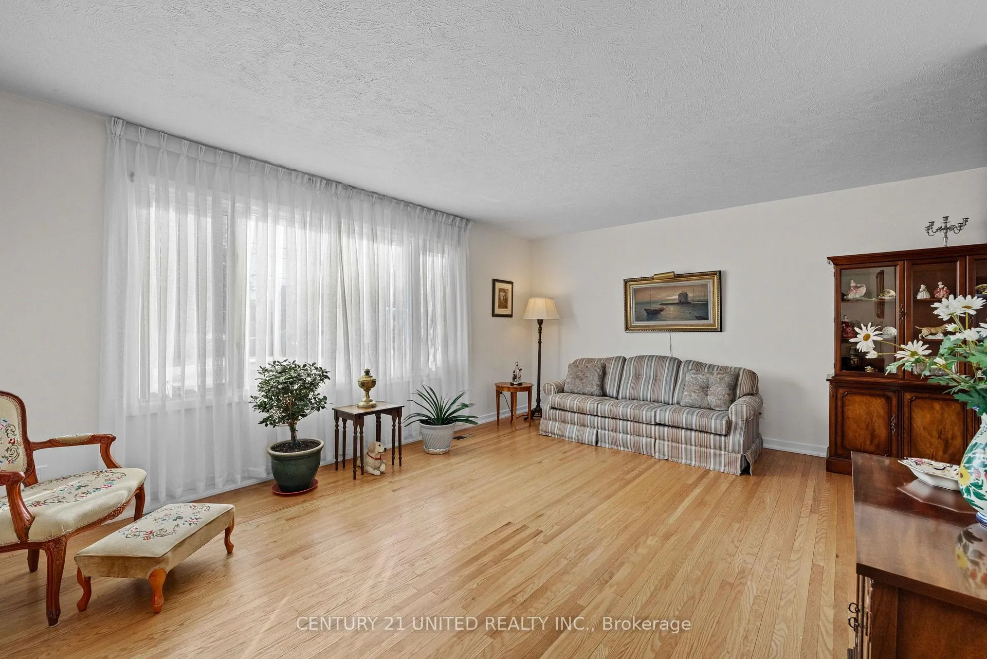 Photo 6 of 852 Parkhill Road W, Peterborough, Monaghan Ward 2 — HOMEH