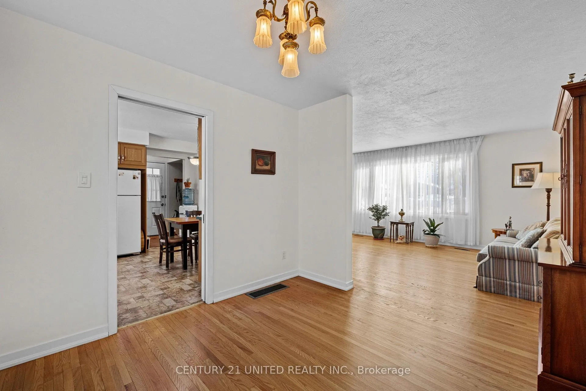 Photo 7 of 852 Parkhill Road W, Peterborough, Monaghan Ward 2 — HOMEH