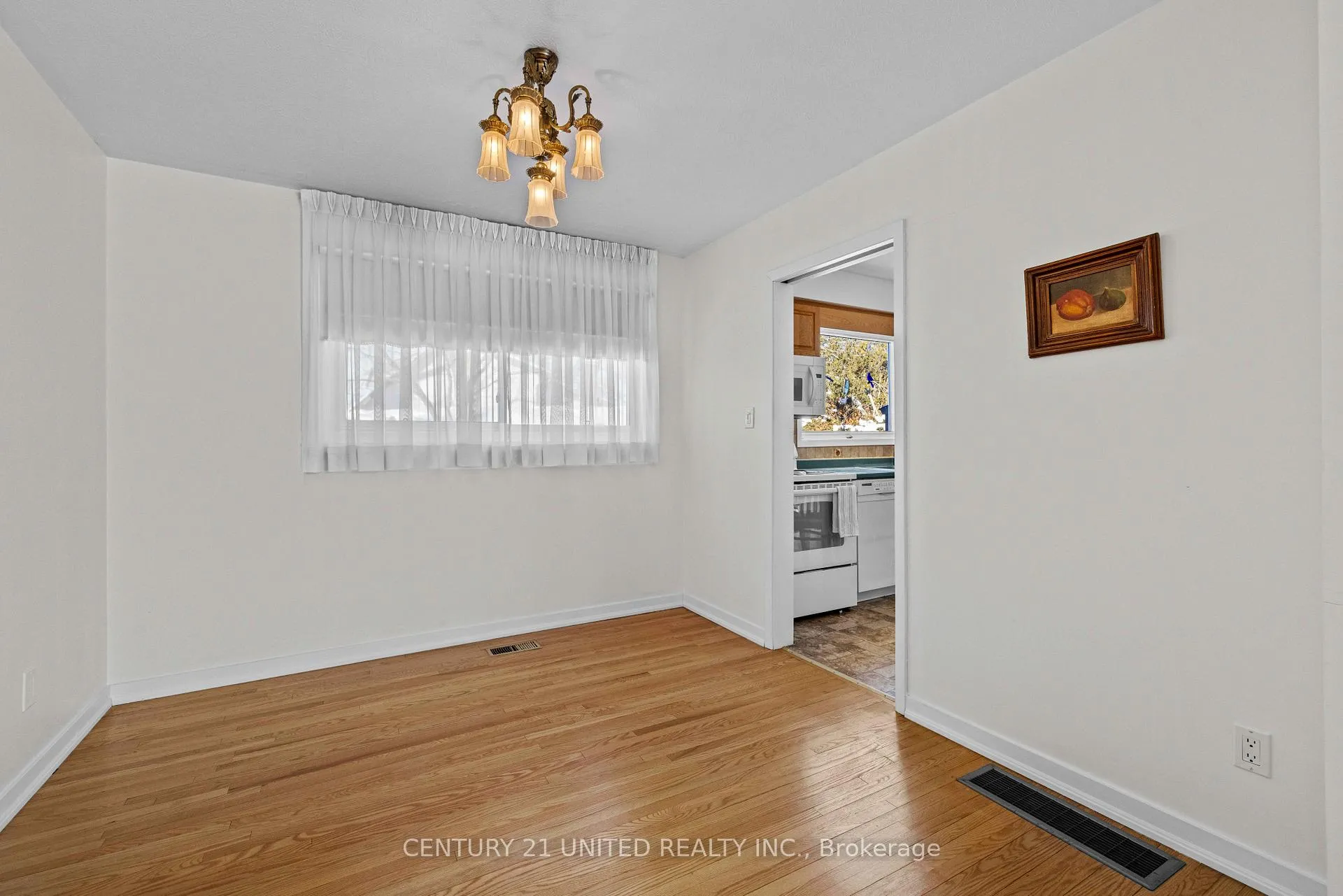 Photo 8 of 852 Parkhill Road W, Peterborough, Monaghan Ward 2 — HOMEH