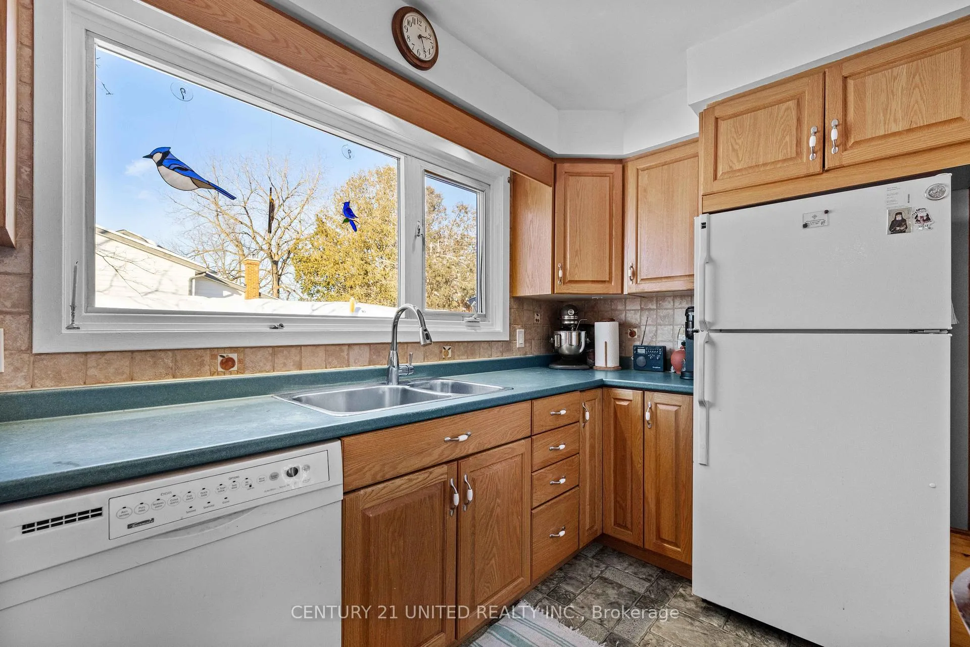 Photo 10 of 852 Parkhill Road W, Peterborough, Monaghan Ward 2 — HOMEH