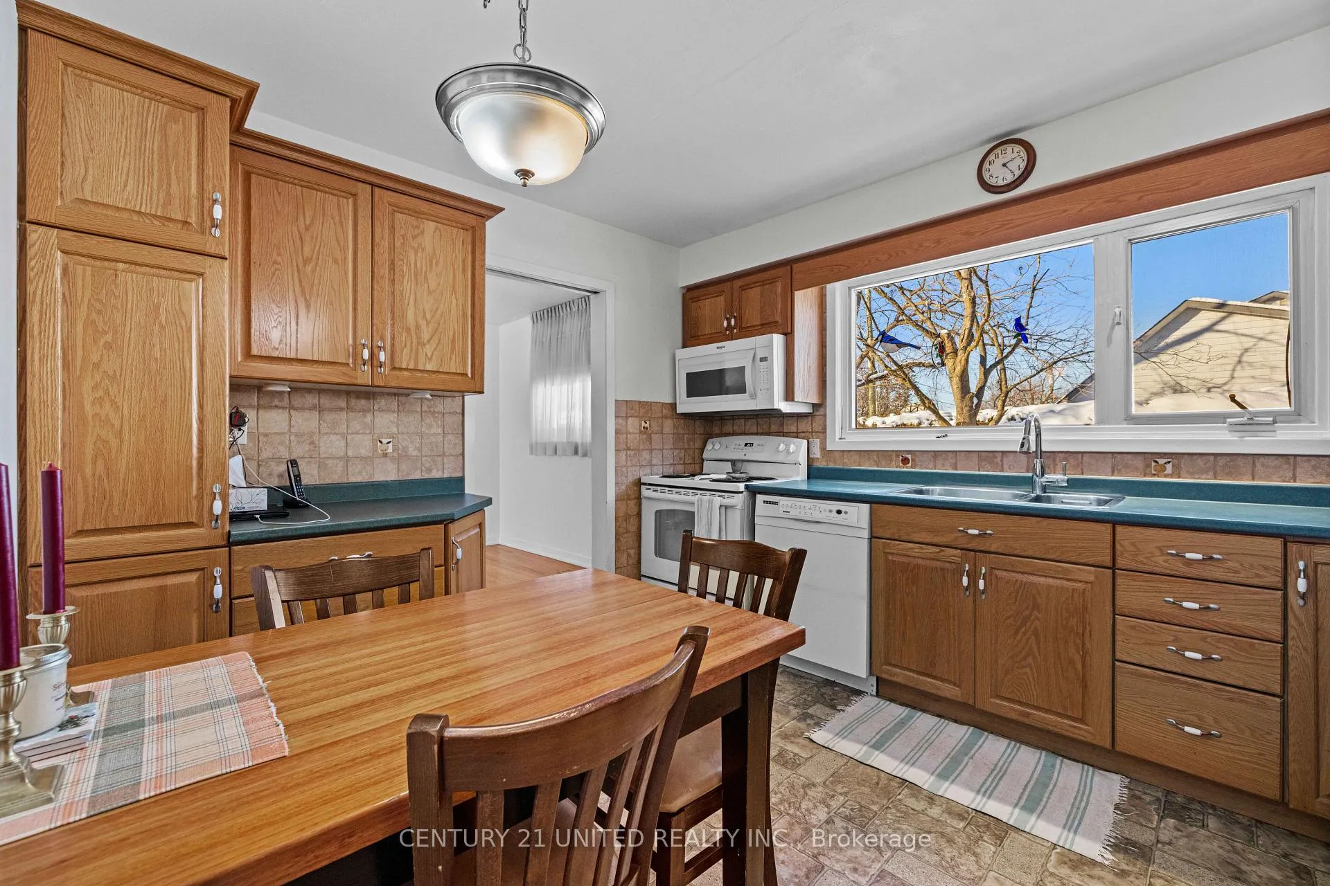 Photo 12 of 852 Parkhill Road W, Peterborough, Monaghan Ward 2 — HOMEH