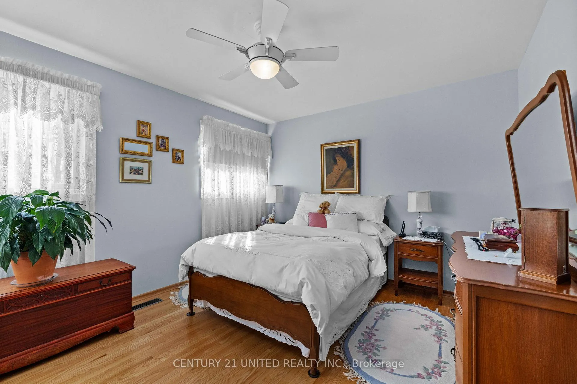 Photo 14 of 852 Parkhill Road W, Peterborough, Monaghan Ward 2 — HOMEH