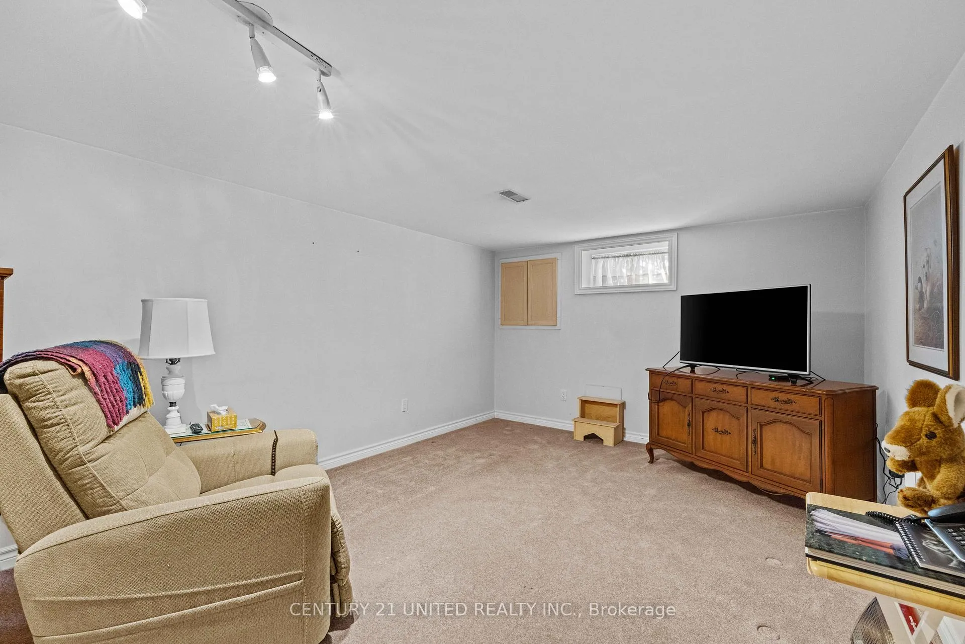 Photo 21 of 852 Parkhill Road W, Peterborough, Monaghan Ward 2 — HOMEH