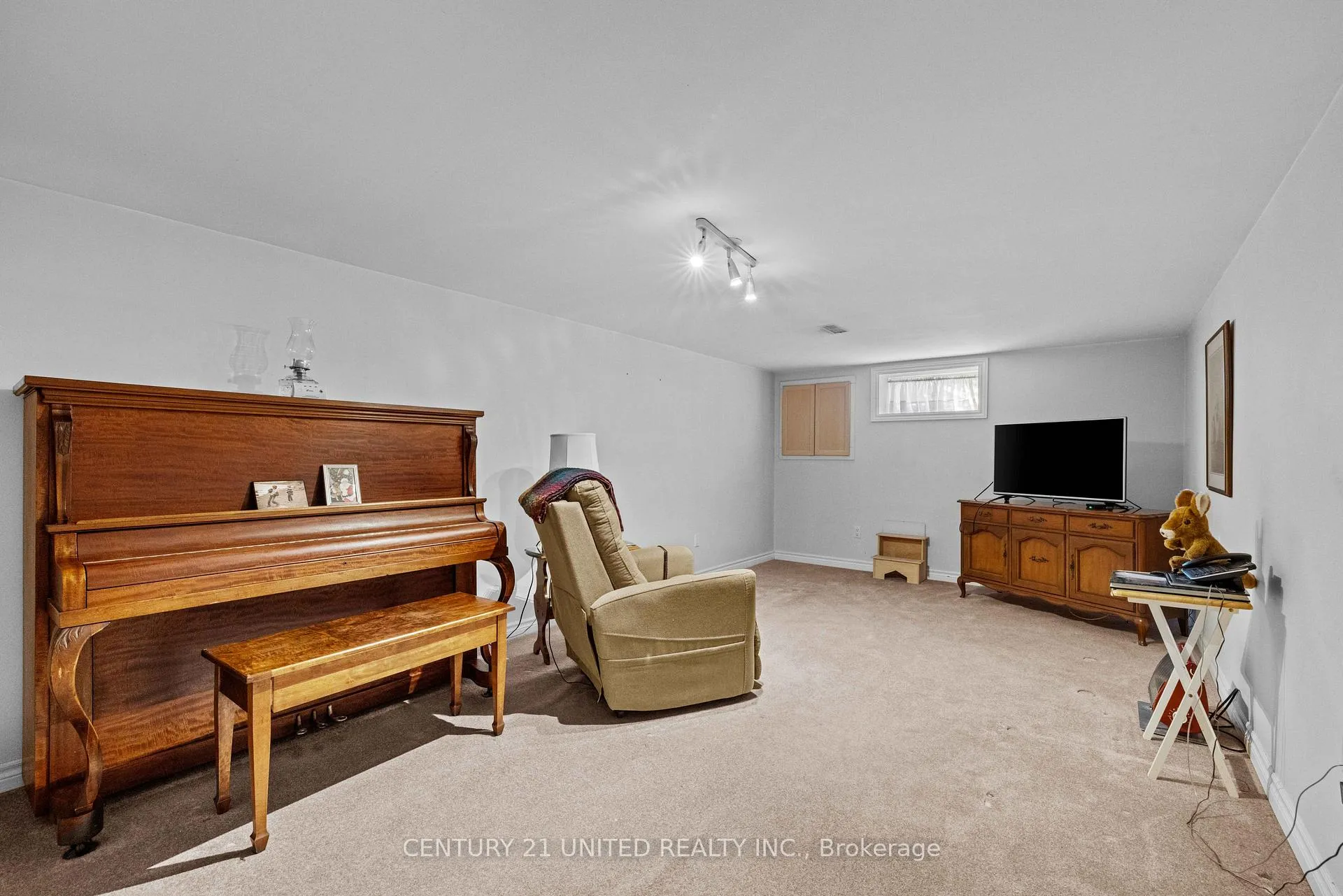 Photo 23 of 852 Parkhill Road W, Peterborough, Monaghan Ward 2 — HOMEH