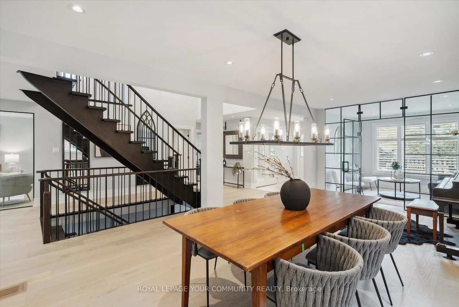 Photo 4 of 179 Valleyway Crescent, Vaughan, Maple — HOMEH