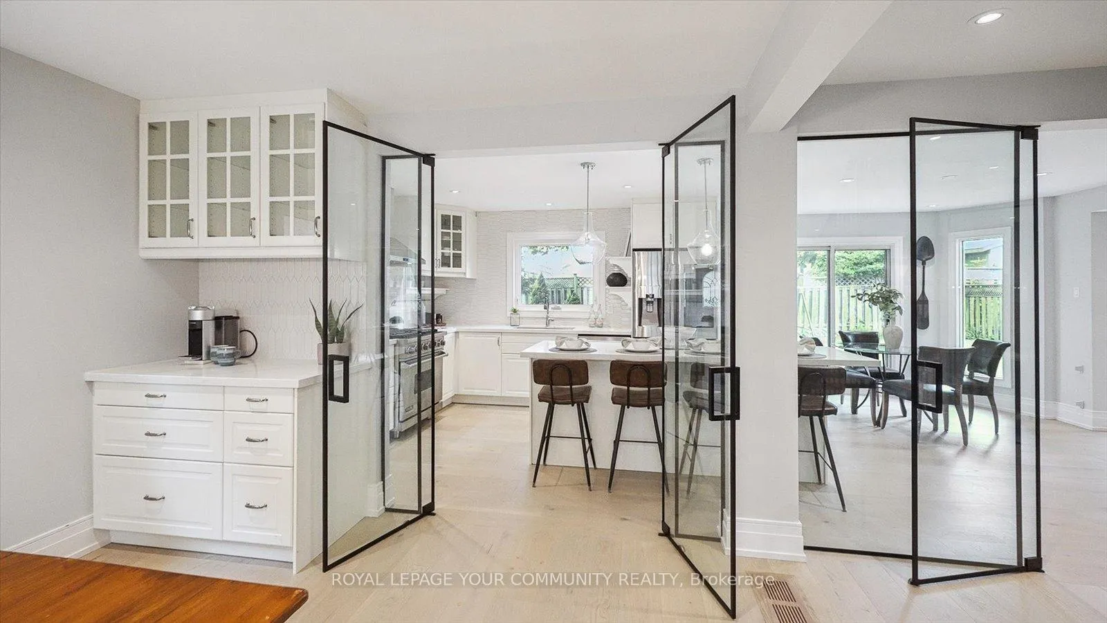 Photo 5 of 179 Valleyway Crescent, Vaughan, Maple — HOMEH