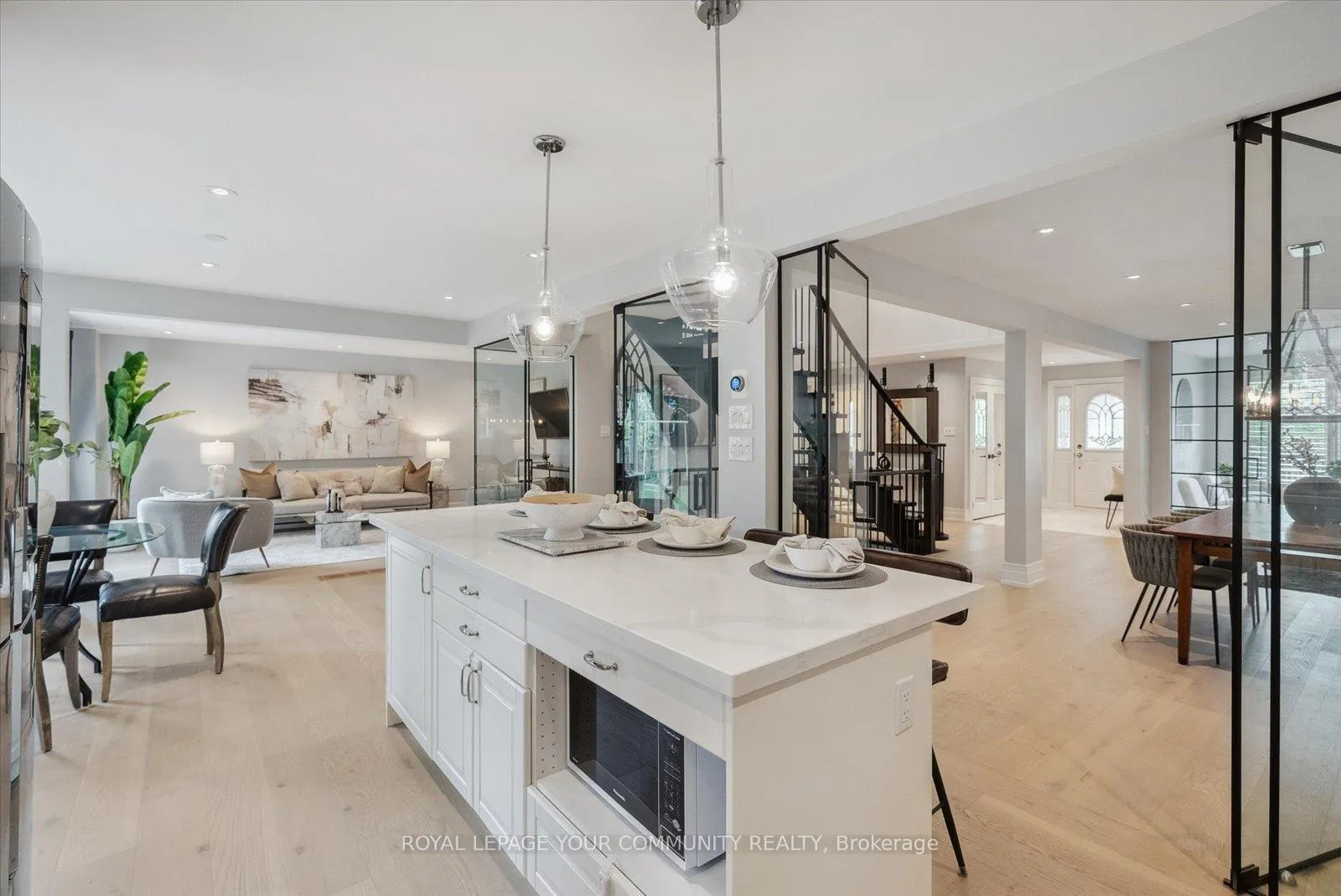 Photo 7 of 179 Valleyway Crescent, Vaughan, Maple — HOMEH
