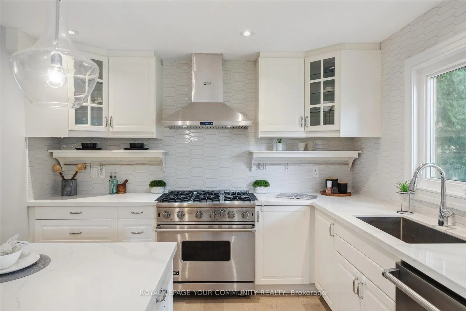 Photo 8 of 179 Valleyway Crescent, Vaughan, Maple — HOMEH