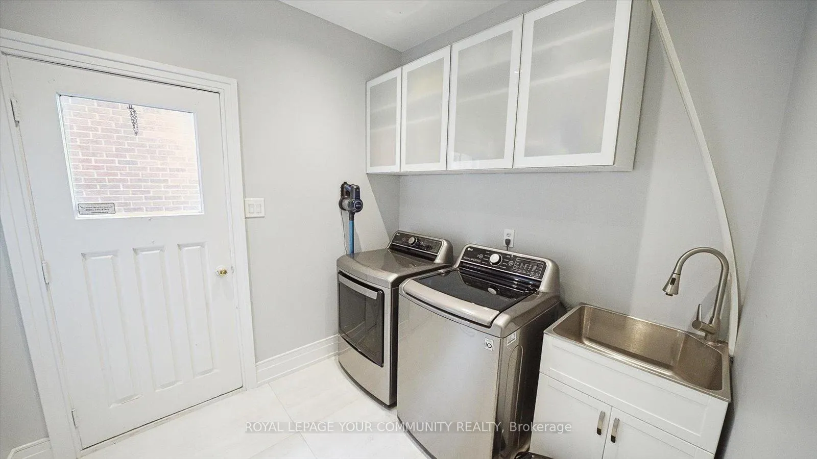 Photo 18 of 179 Valleyway Crescent, Vaughan, Maple — HOMEH