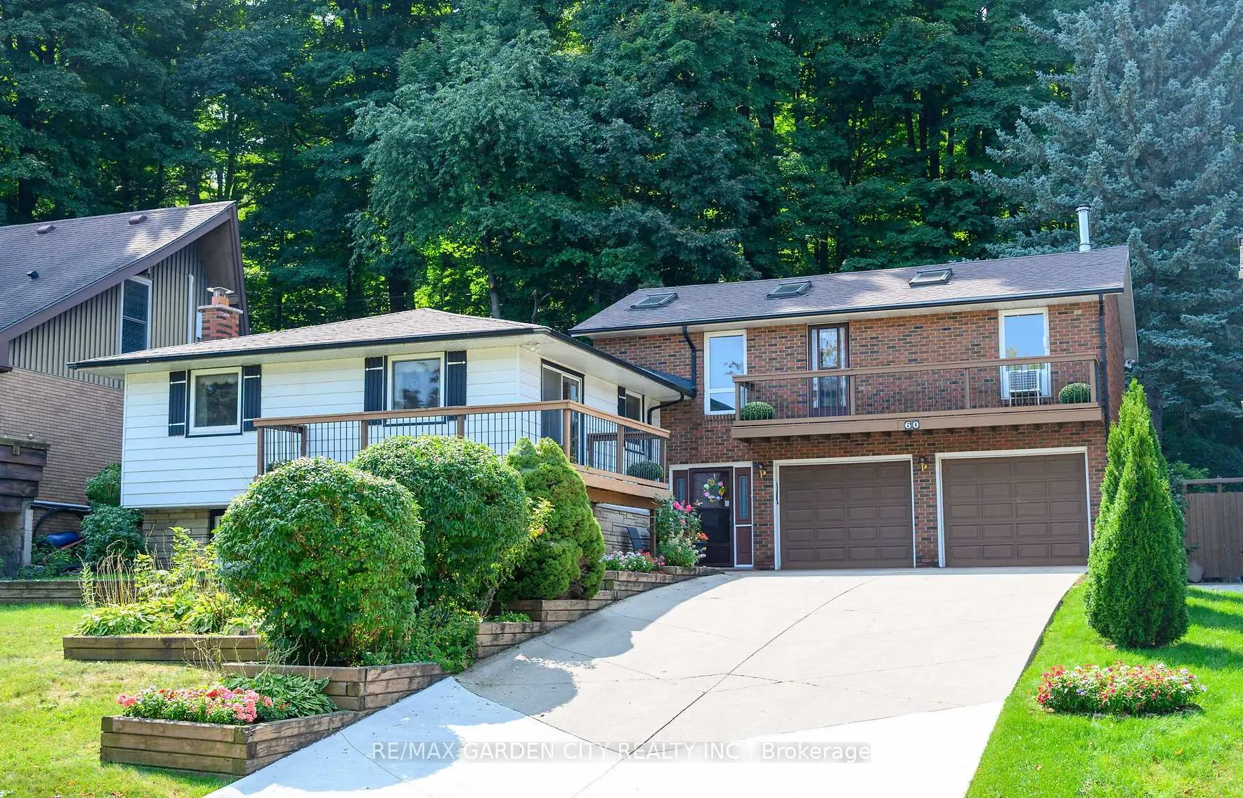 Photo 1 of 60 Maple Drive, Hamilton, Stoney Creek — HOMEH