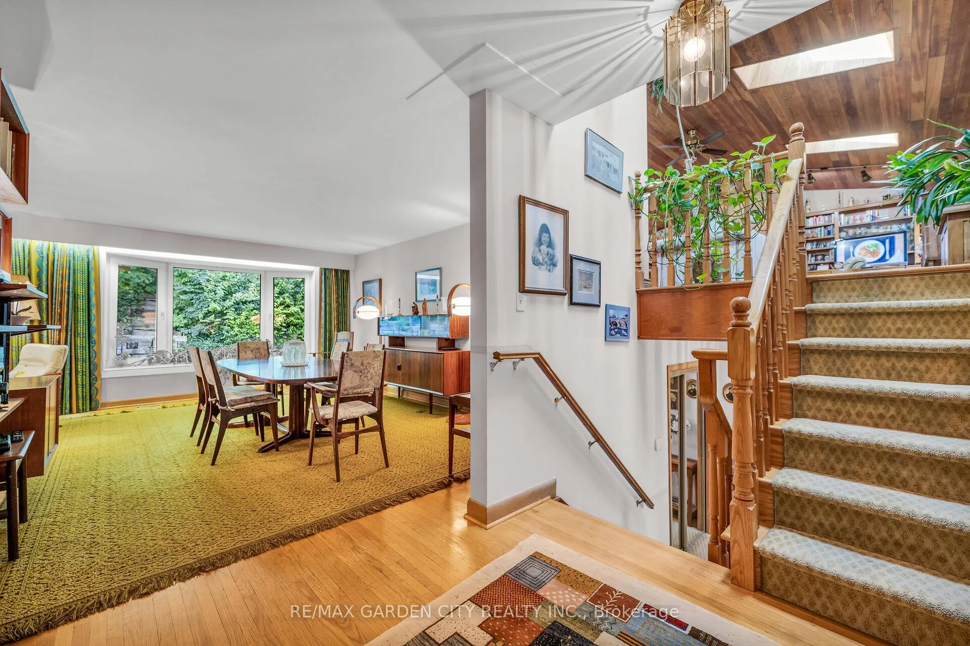 Photo 3 of 60 Maple Drive, Hamilton, Stoney Creek — HOMEH