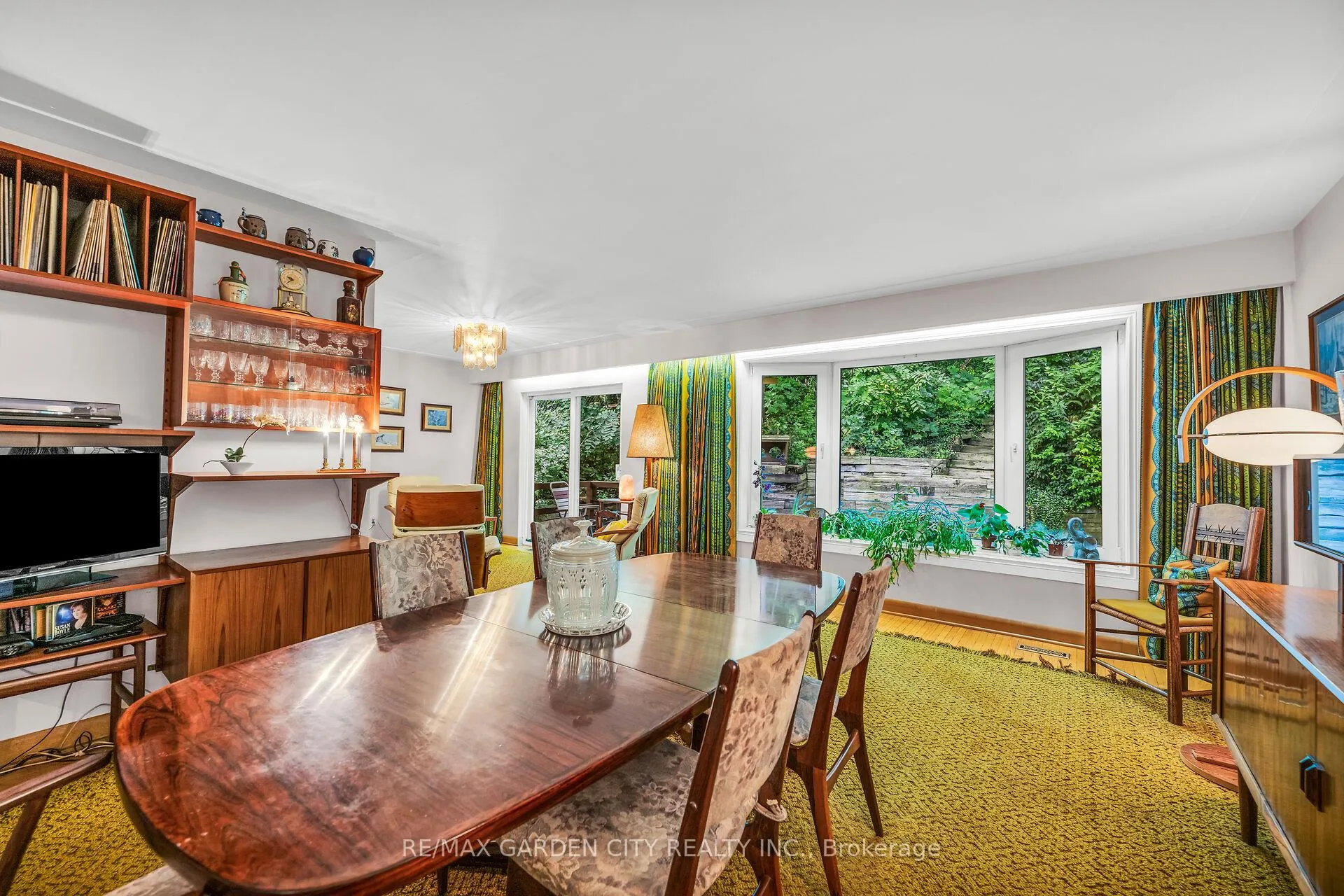 Photo 4 of 60 Maple Drive, Hamilton, Stoney Creek — HOMEH