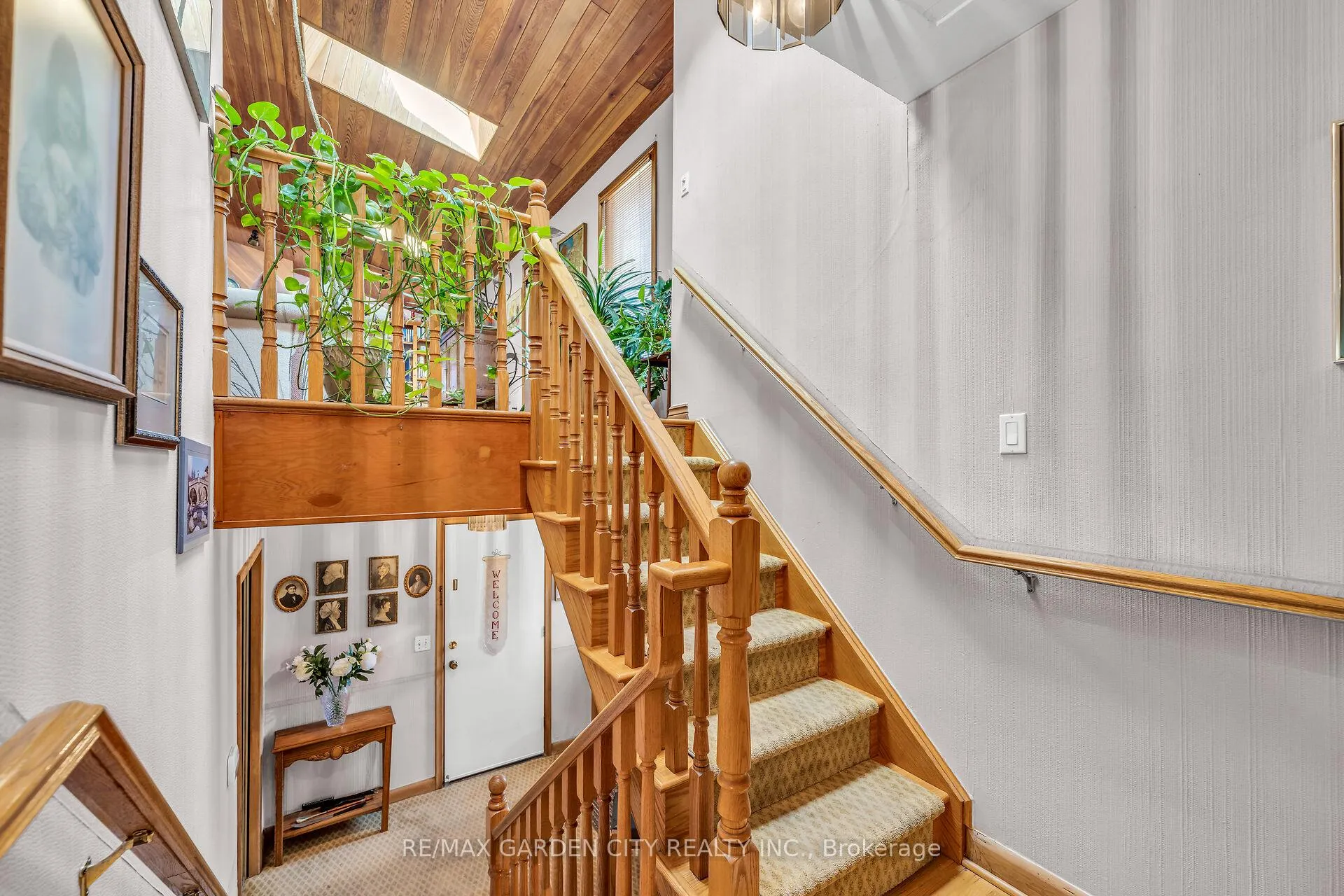 Photo 13 of 60 Maple Drive, Hamilton, Stoney Creek — HOMEH