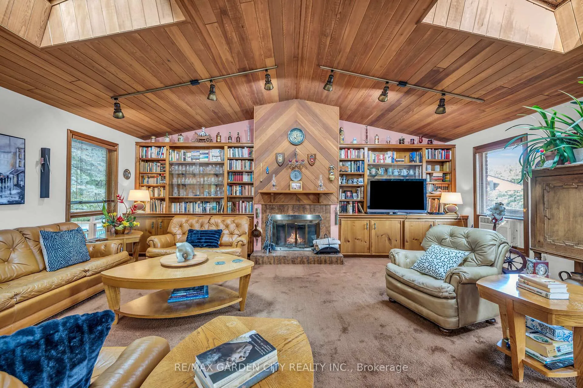 Photo 15 of 60 Maple Drive, Hamilton, Stoney Creek — HOMEH