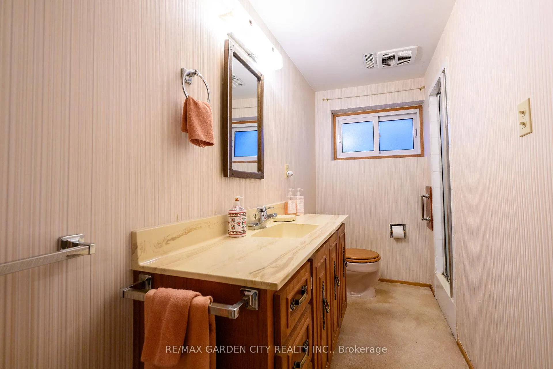 Photo 20 of 60 Maple Drive, Hamilton, Stoney Creek — HOMEH