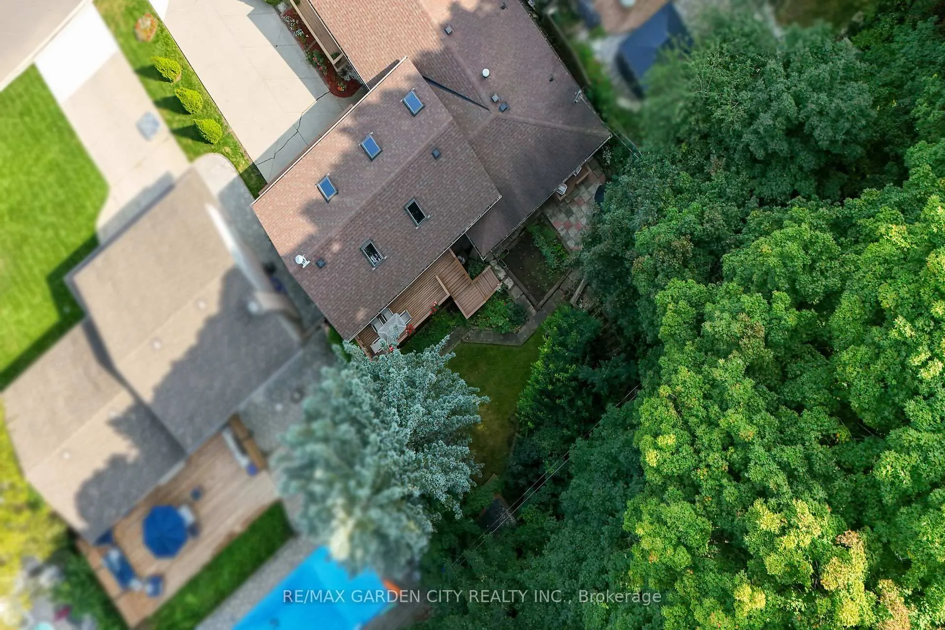 Photo 21 of 60 Maple Drive, Hamilton, Stoney Creek — HOMEH