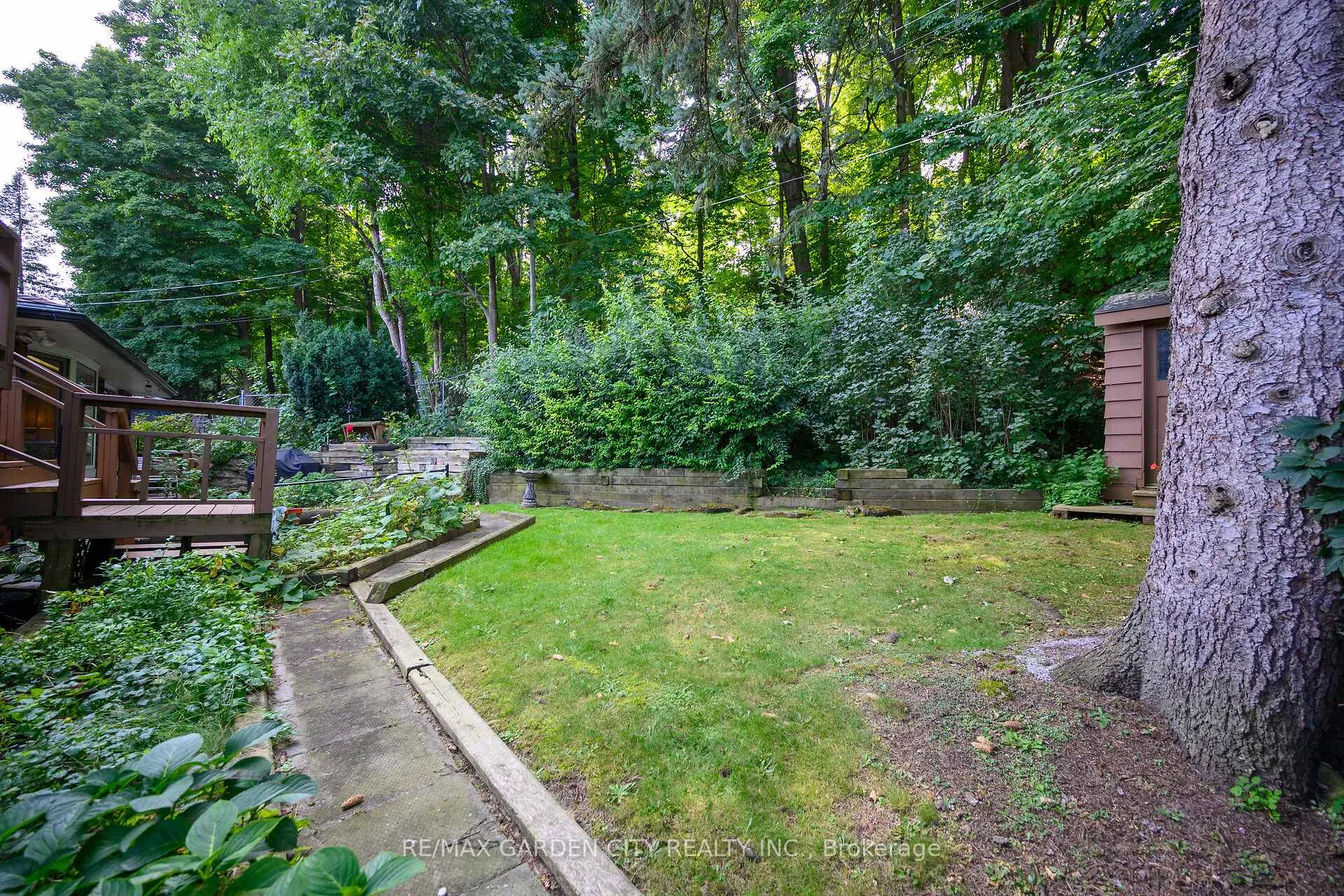 Photo 24 of 60 Maple Drive, Hamilton, Stoney Creek — HOMEH