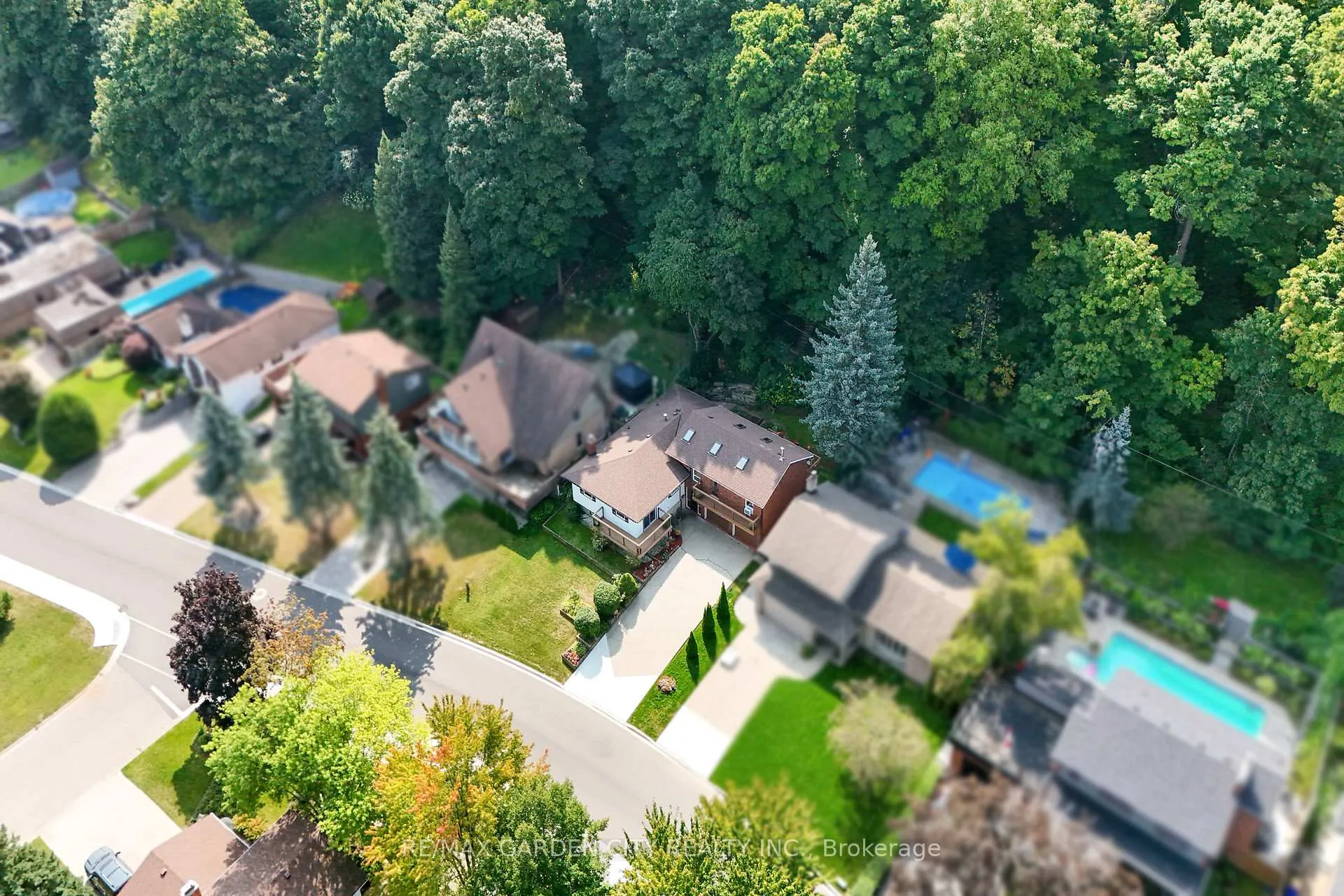 Photo 28 of 60 Maple Drive, Hamilton, Stoney Creek — HOMEH