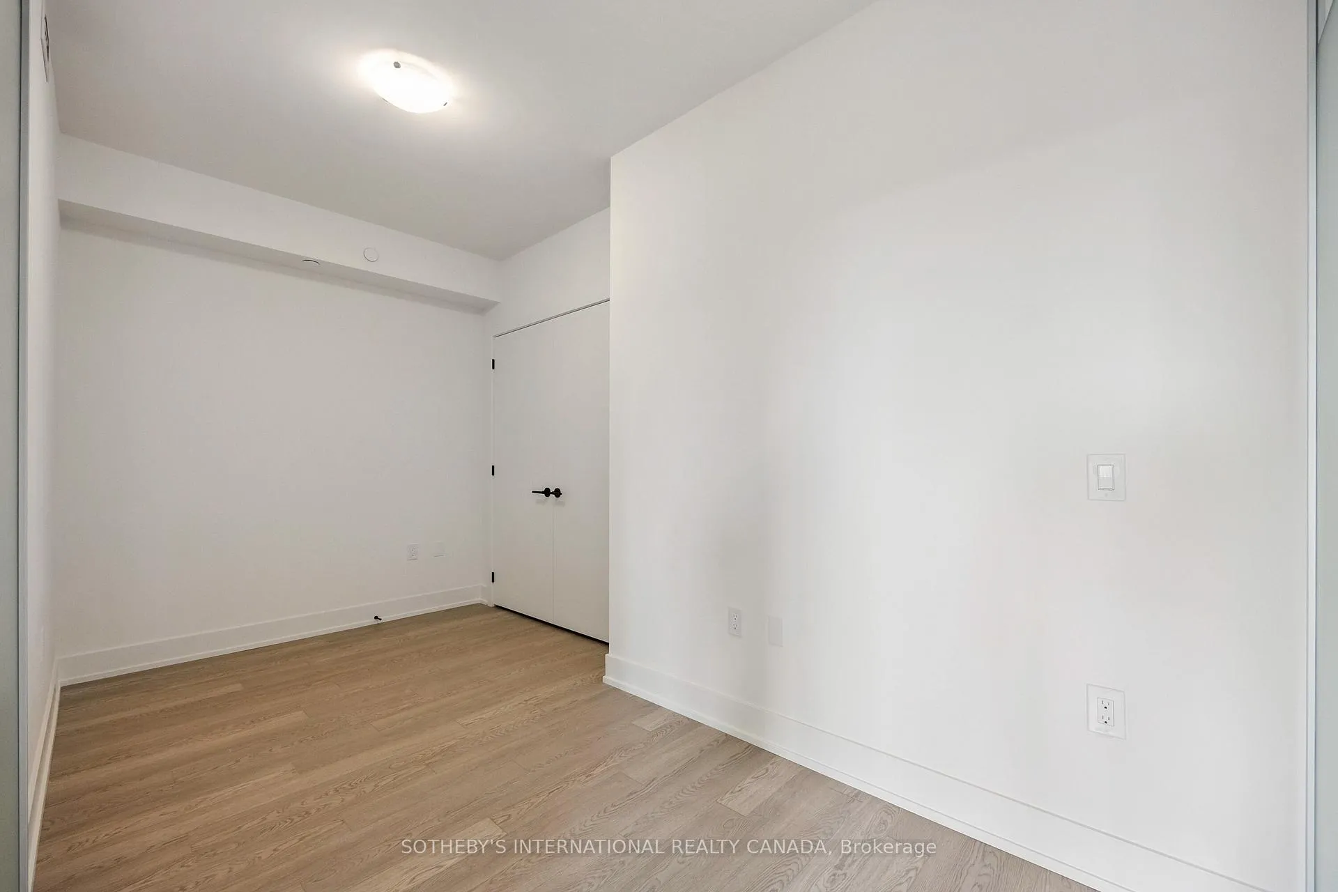 Photo 7 of Unit 405, 2075 King Road, King, King City — HOMEH