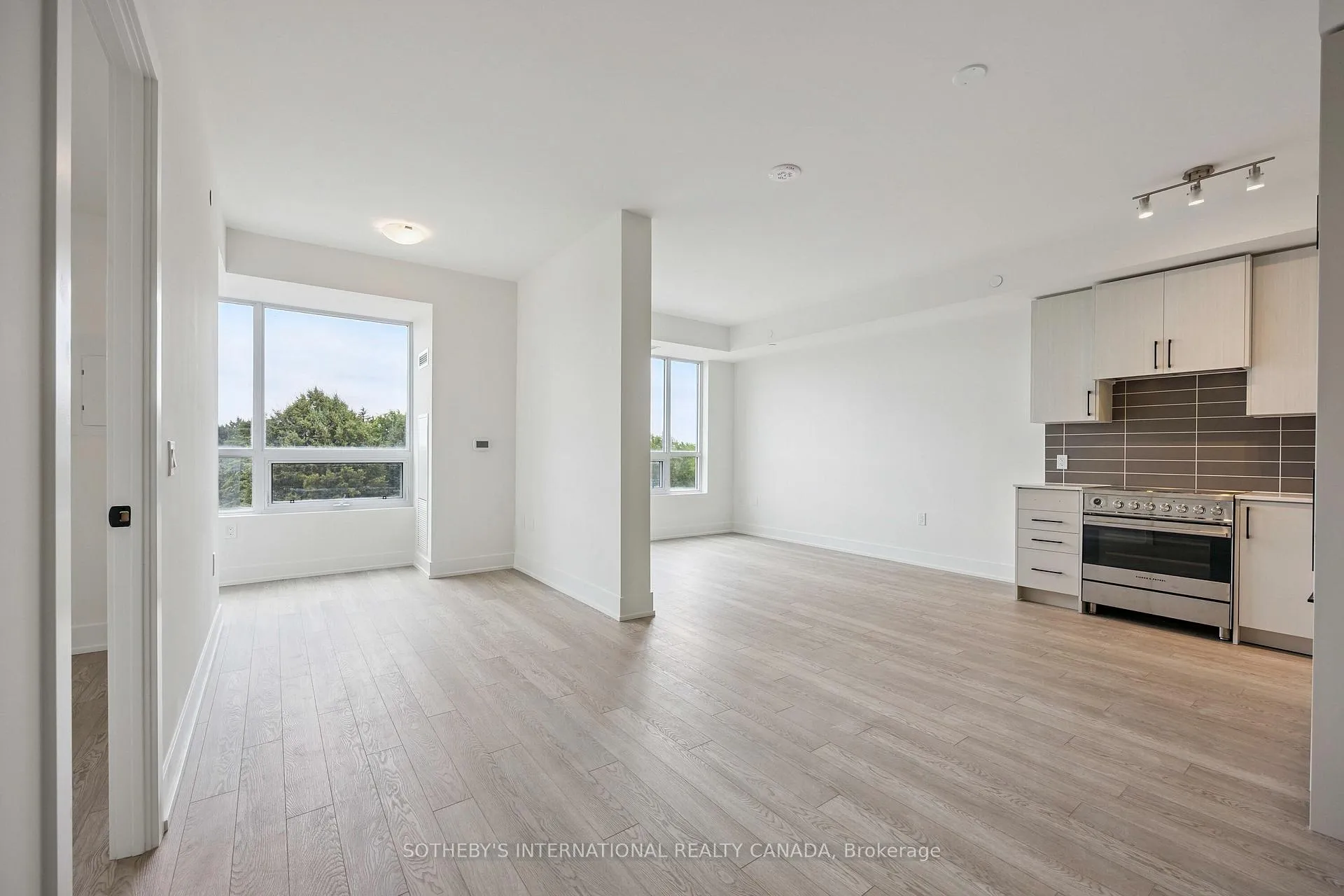 Photo 9 of Unit 405, 2075 King Road, King, King City — HOMEH
