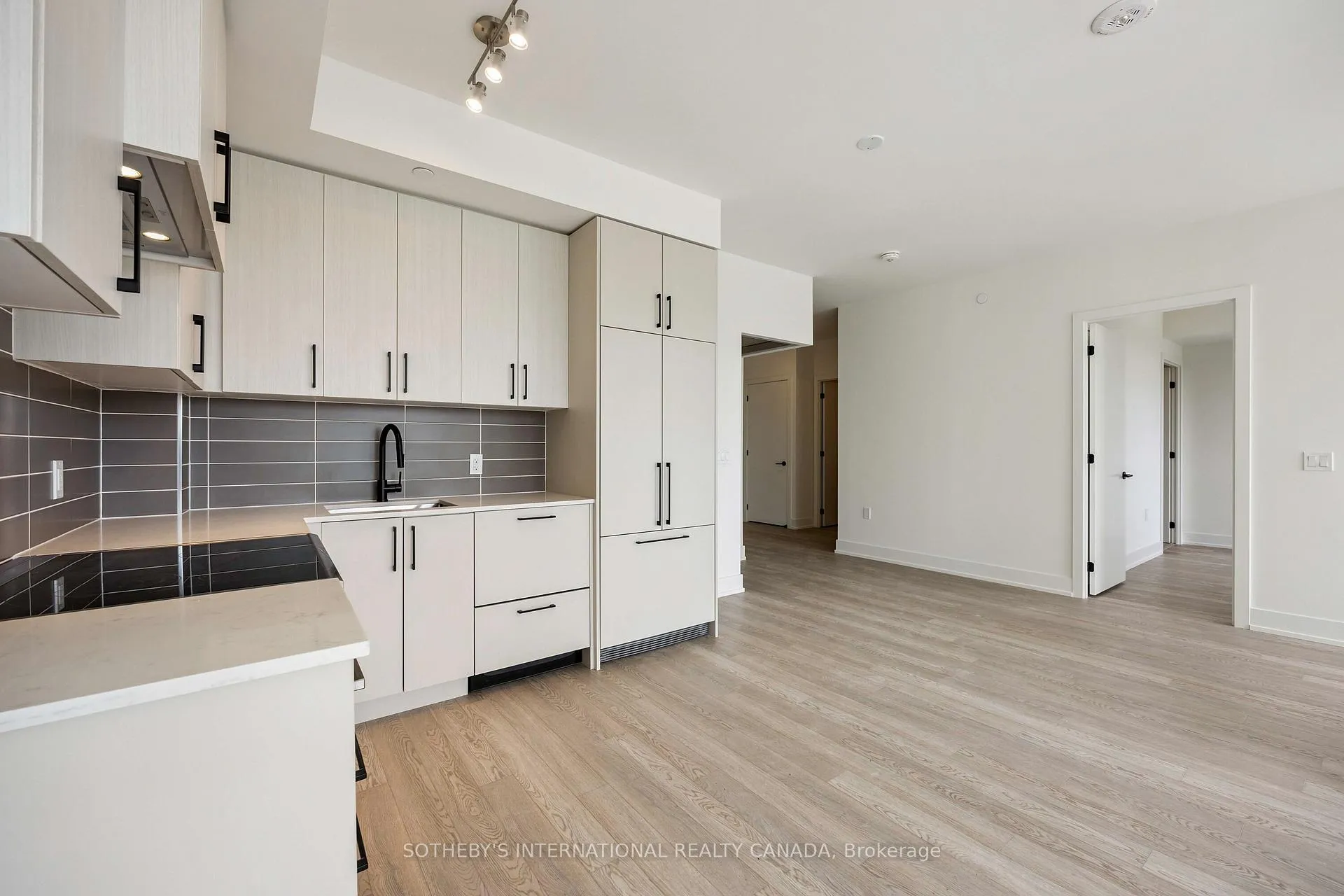 Photo 11 of Unit 405, 2075 King Road, King, King City — HOMEH