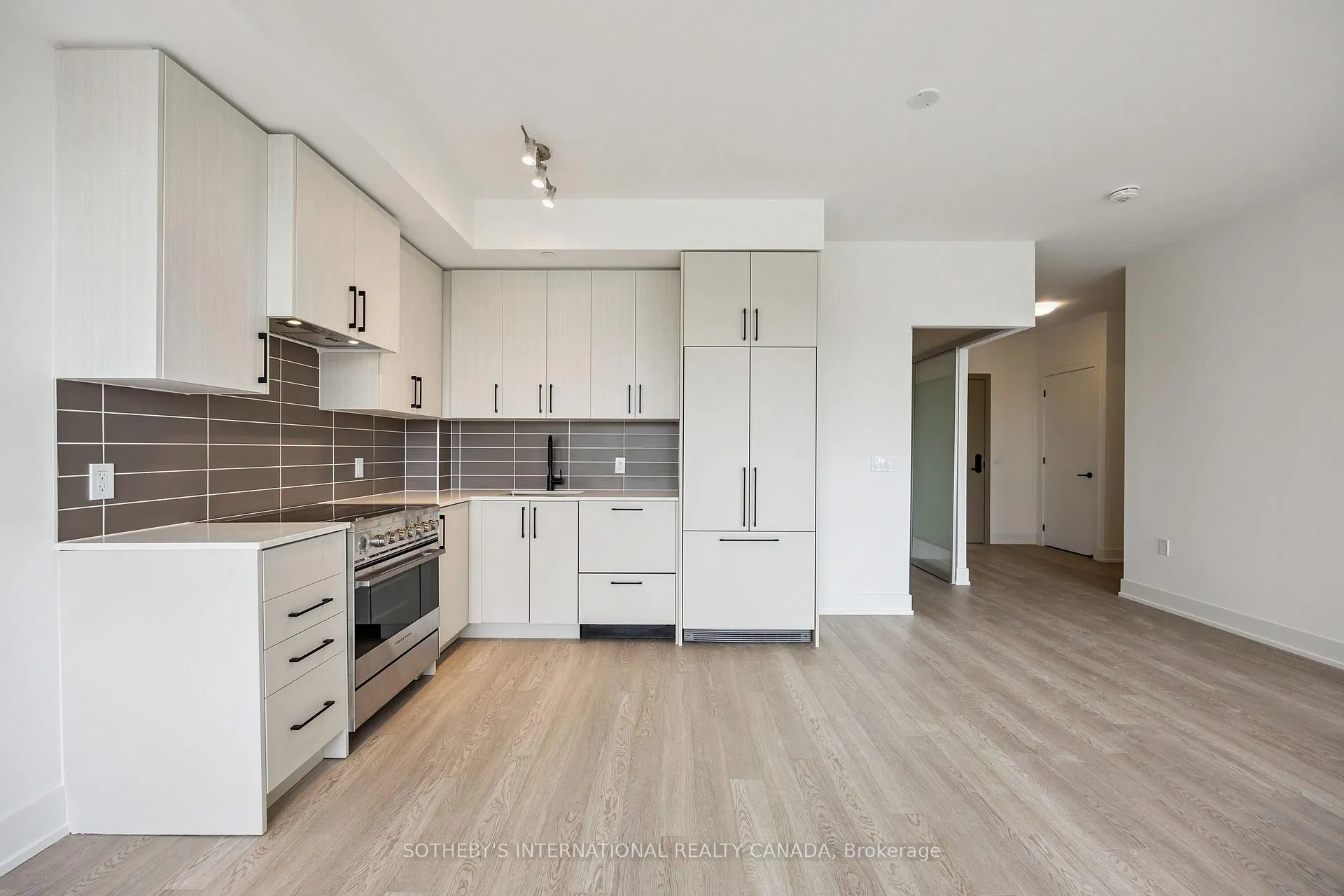Photo 13 of Unit 405, 2075 King Road, King, King City — HOMEH