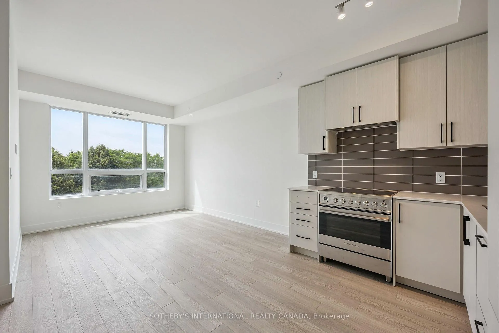 Photo 14 of Unit 405, 2075 King Road, King, King City — HOMEH