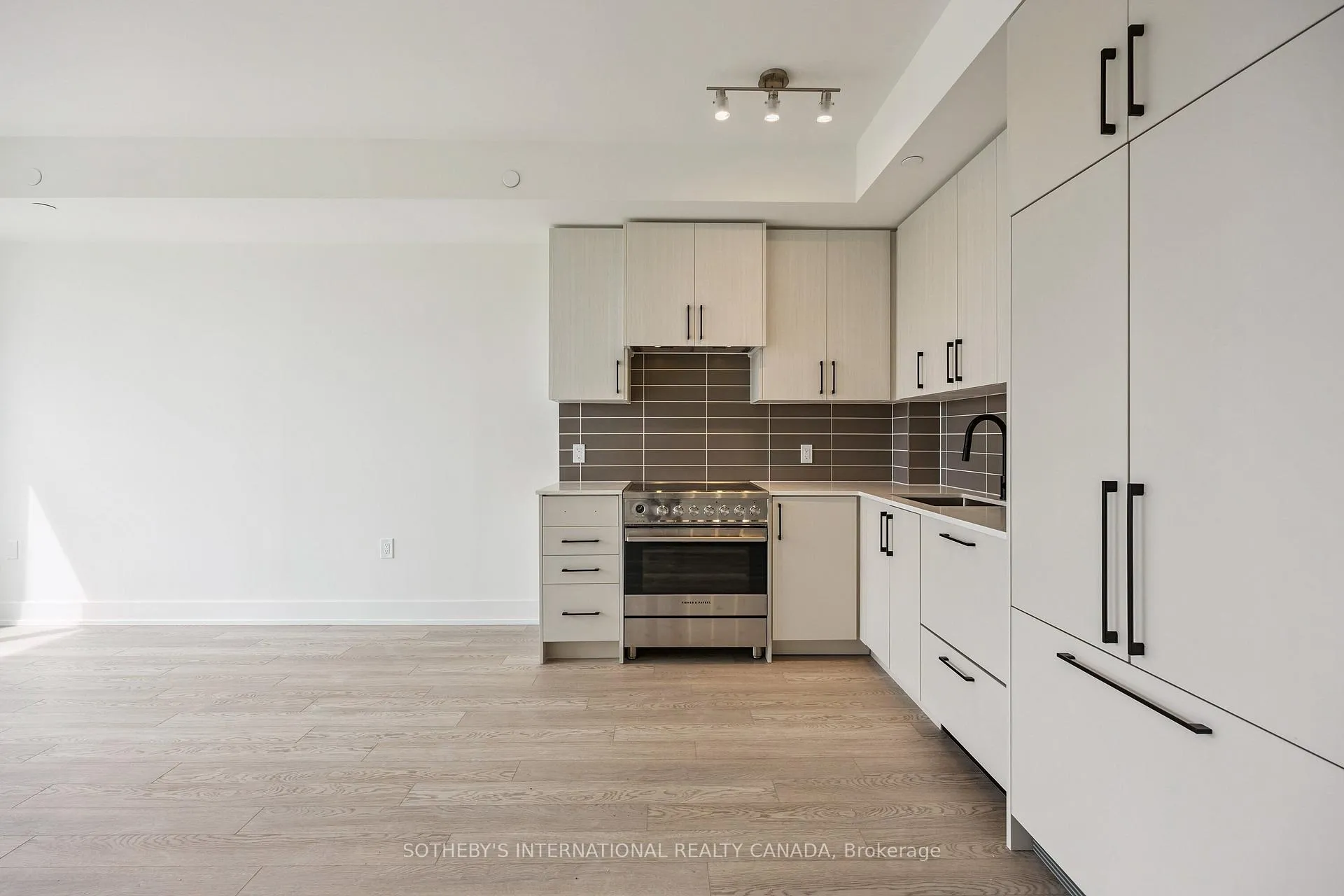 Photo 15 of Unit 405, 2075 King Road, King, King City — HOMEH
