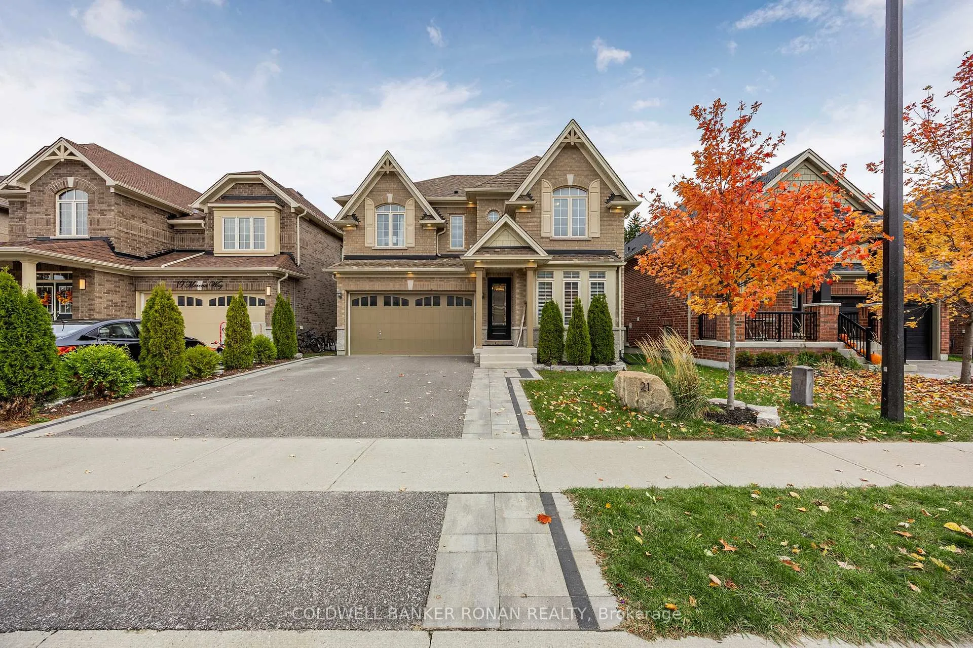 Photo 2 of 21 Moreau Way, Springwater, Centre Vespra — HOMEH