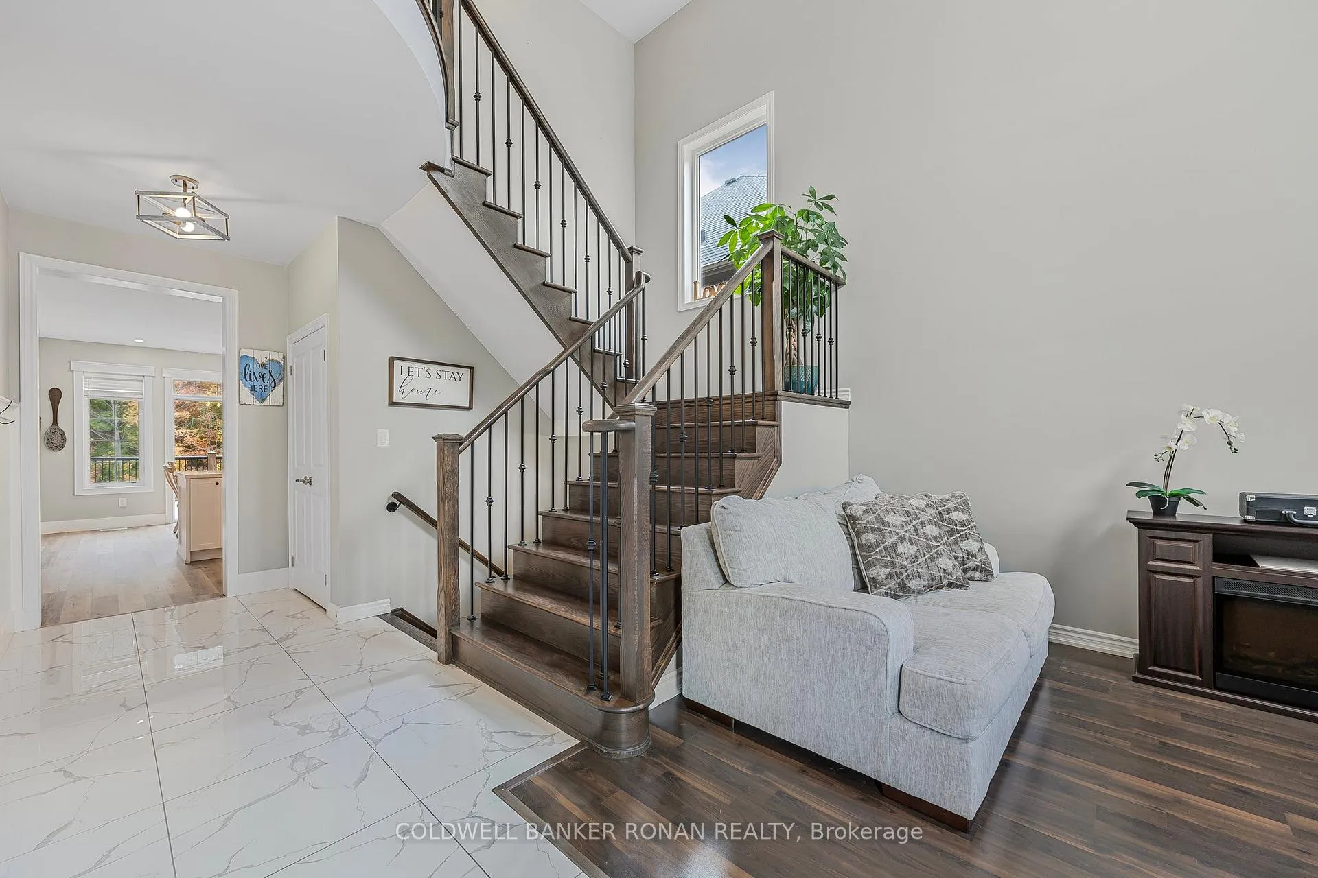 Photo 3 of 21 Moreau Way, Springwater, Centre Vespra — HOMEH