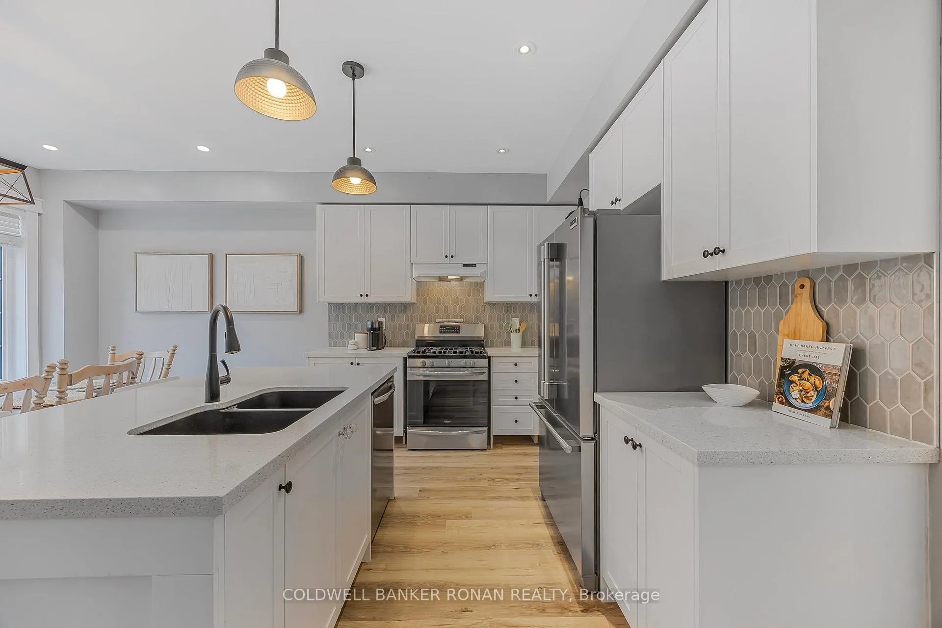 Photo 8 of 21 Moreau Way, Springwater, Centre Vespra — HOMEH