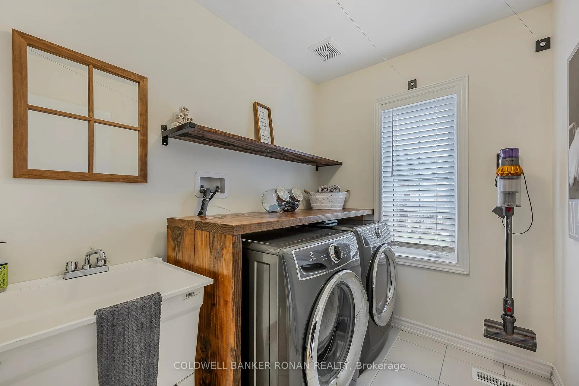 Photo 24 of 21 Moreau Way, Springwater, Centre Vespra — HOMEH